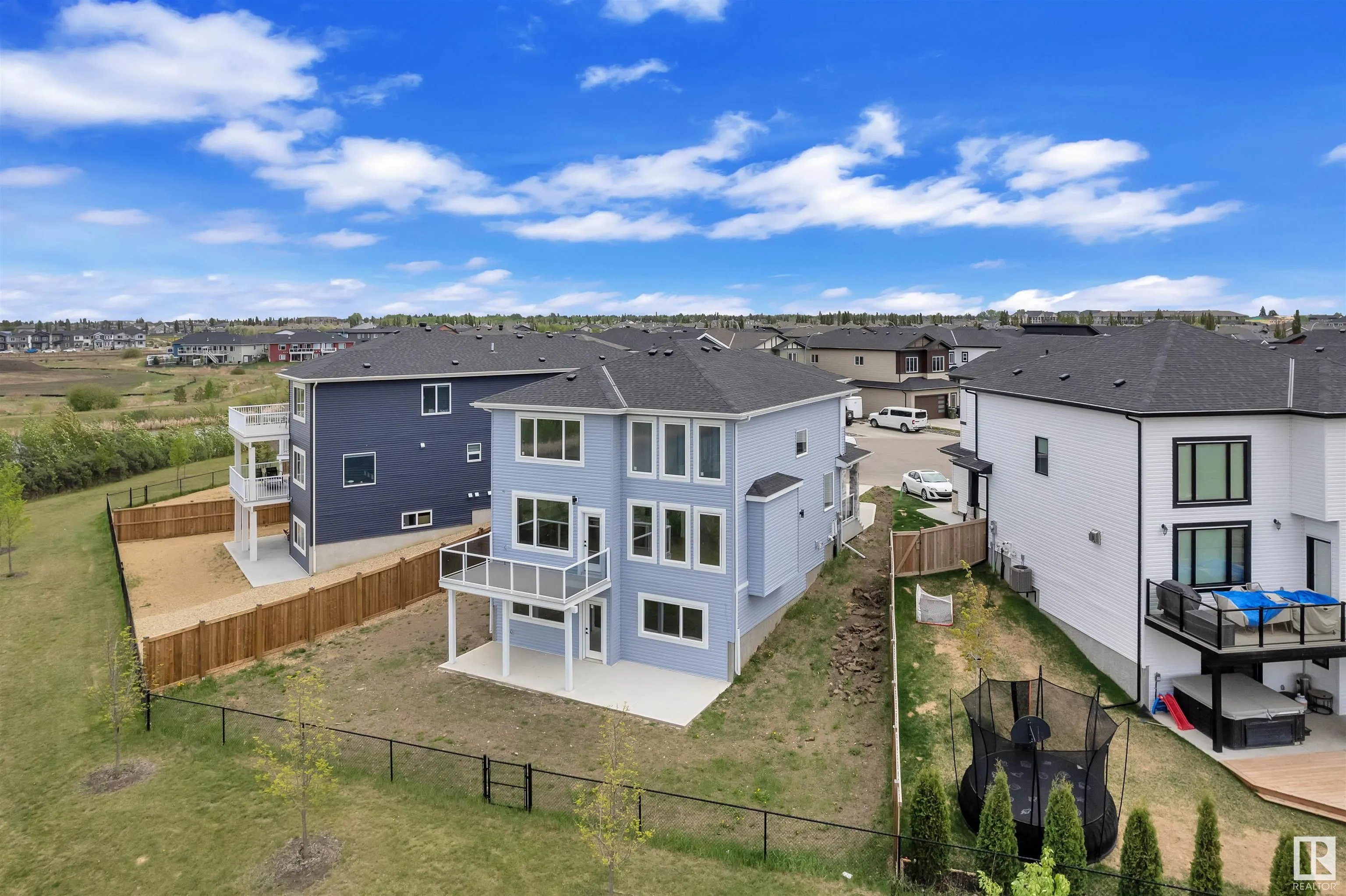 324 ASTON Close