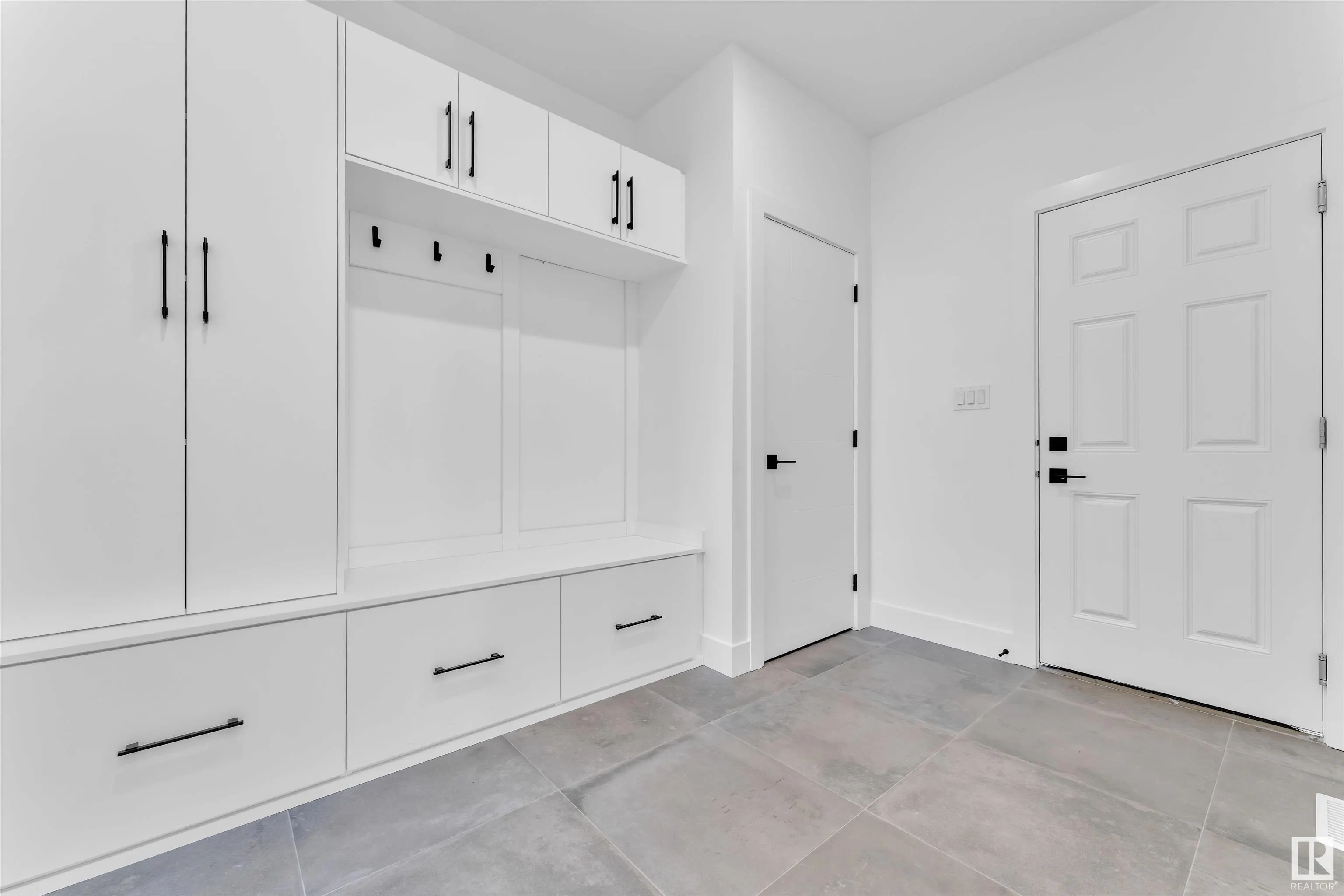 324 ASTON Close