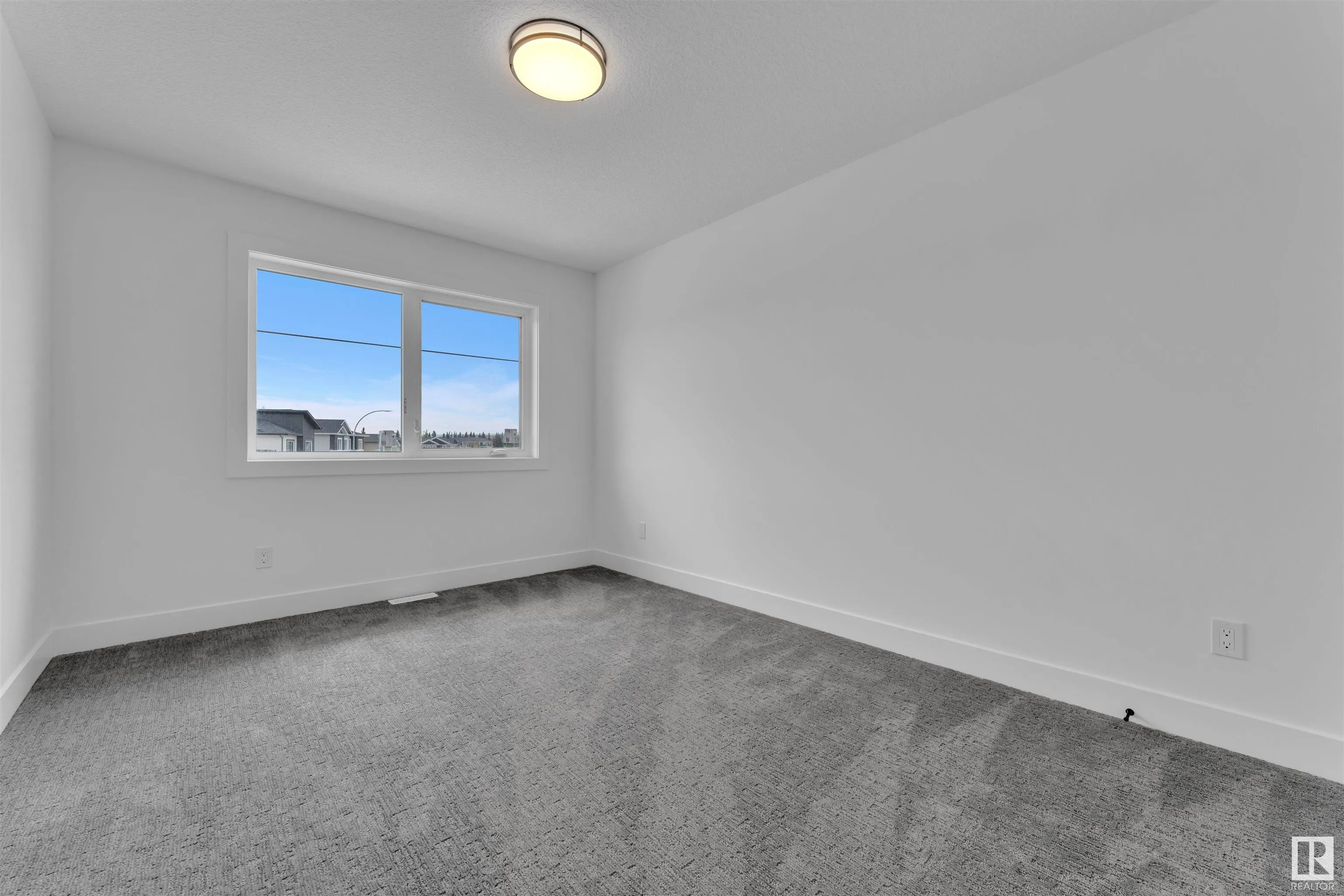 324 ASTON Close