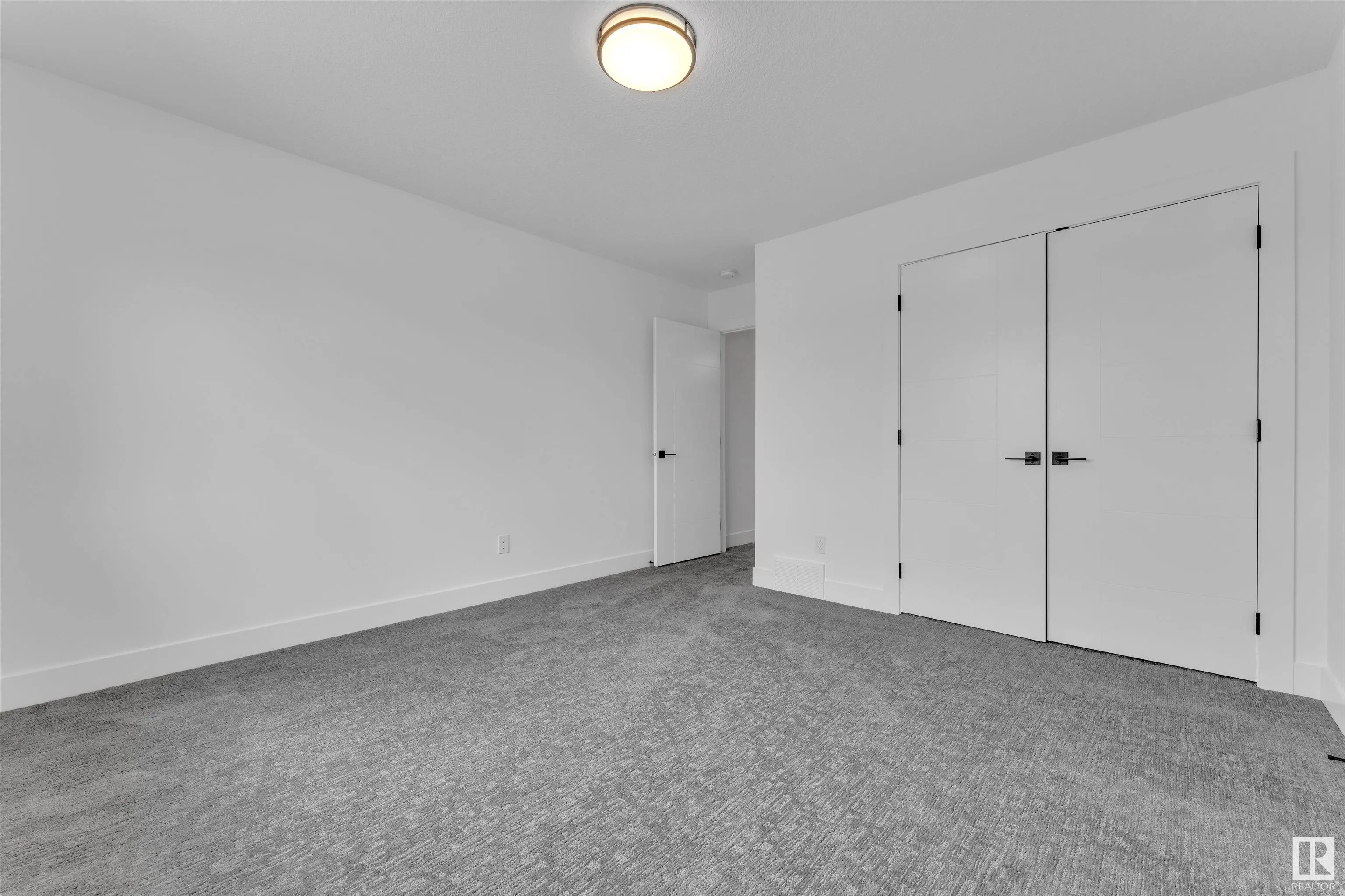 324 ASTON Close