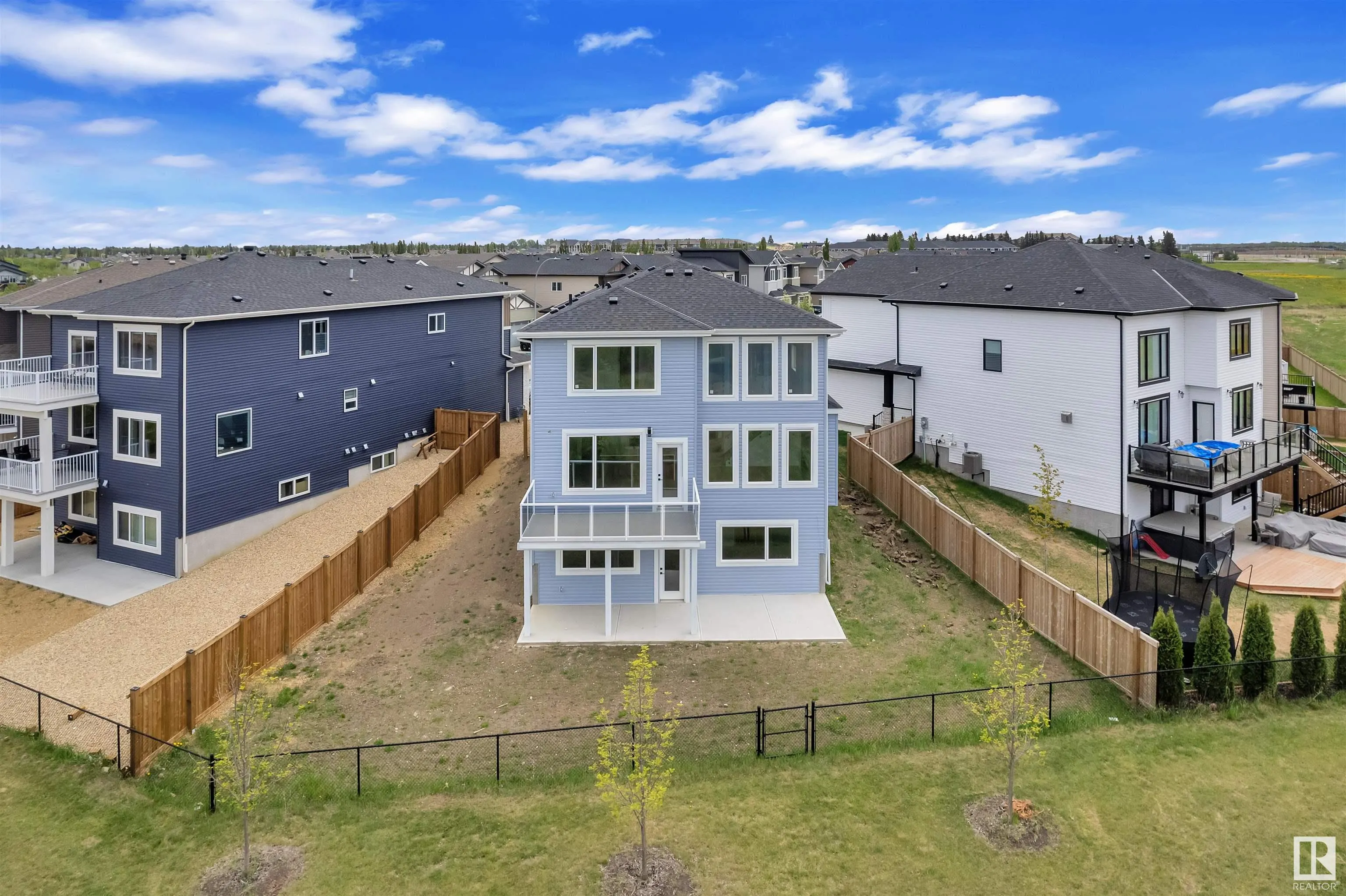 324 ASTON Close