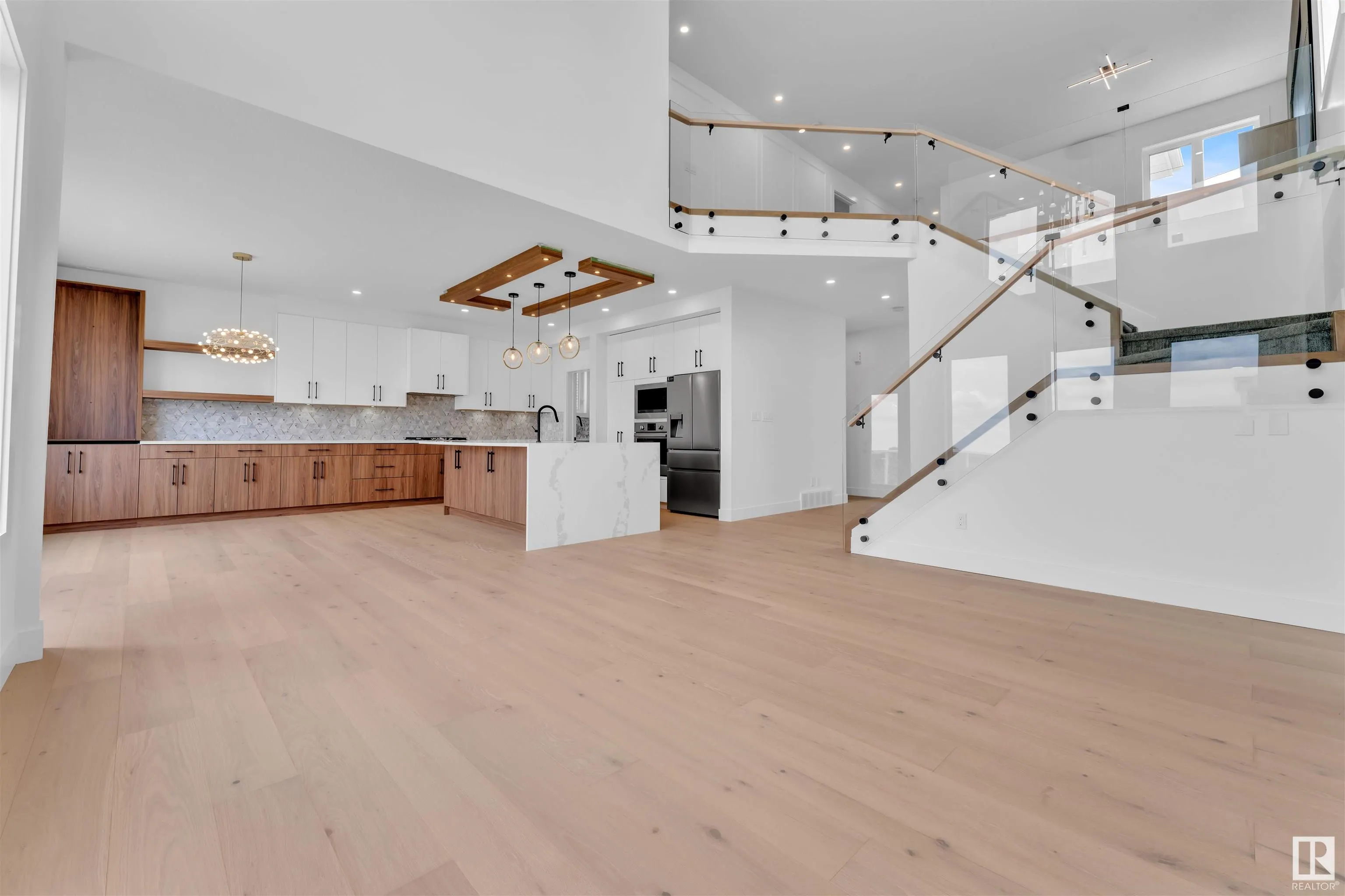 324 ASTON Close