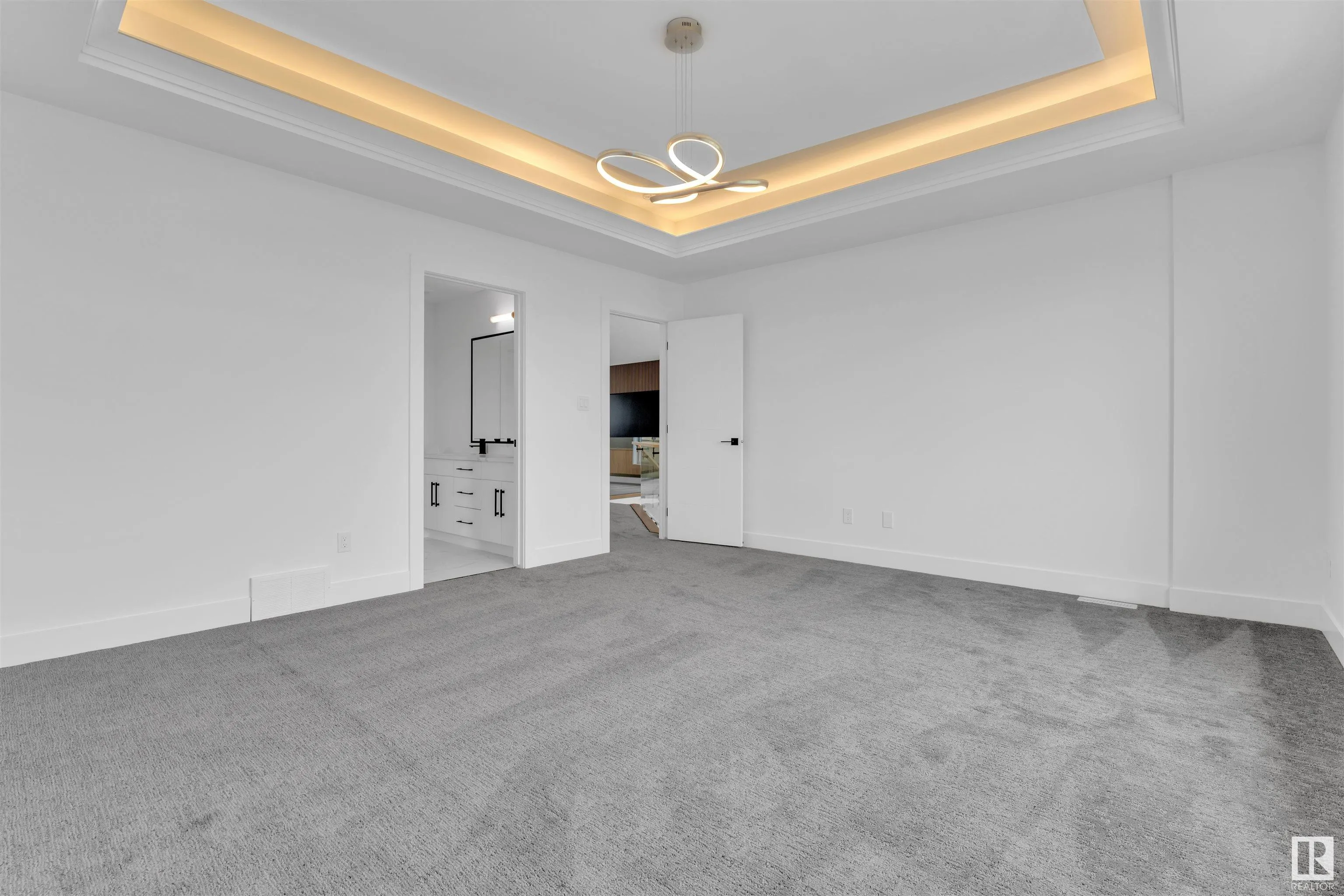 324 ASTON Close