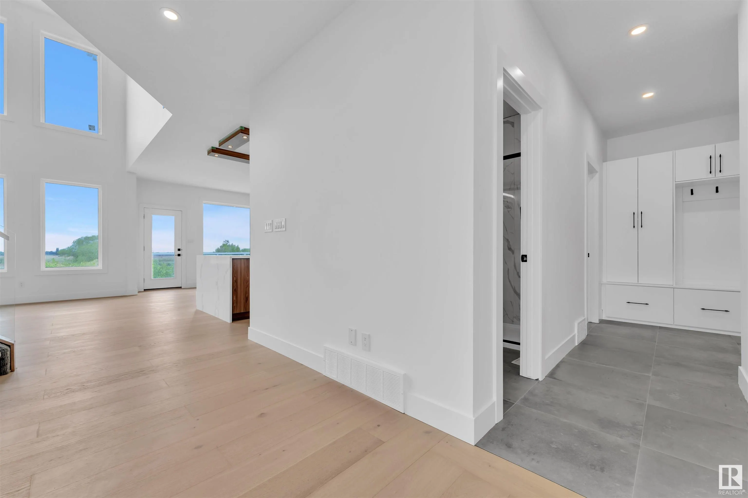 324 ASTON Close