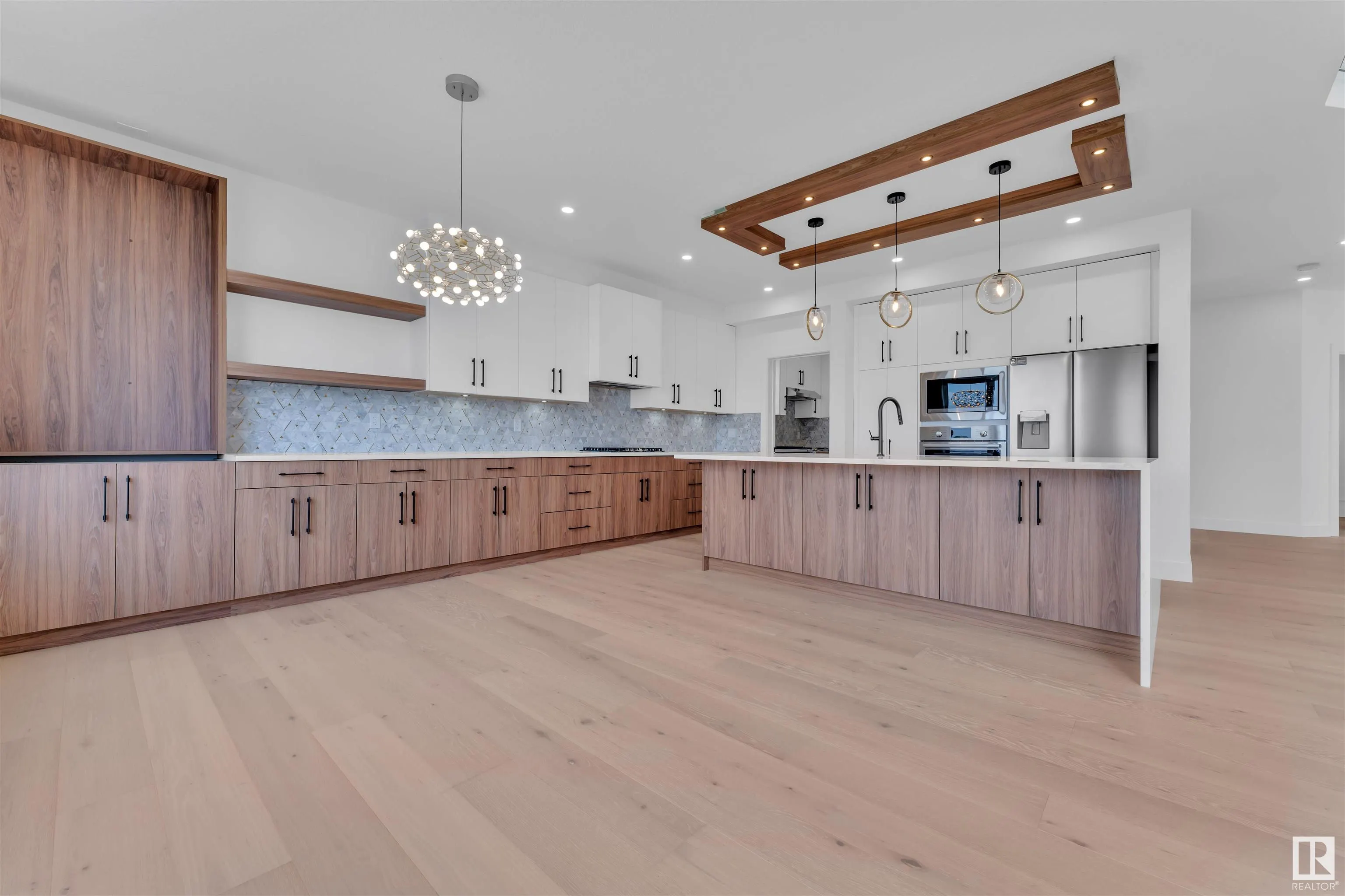 324 ASTON Close