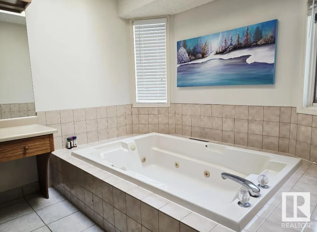 17 FIELDSTONE Drive