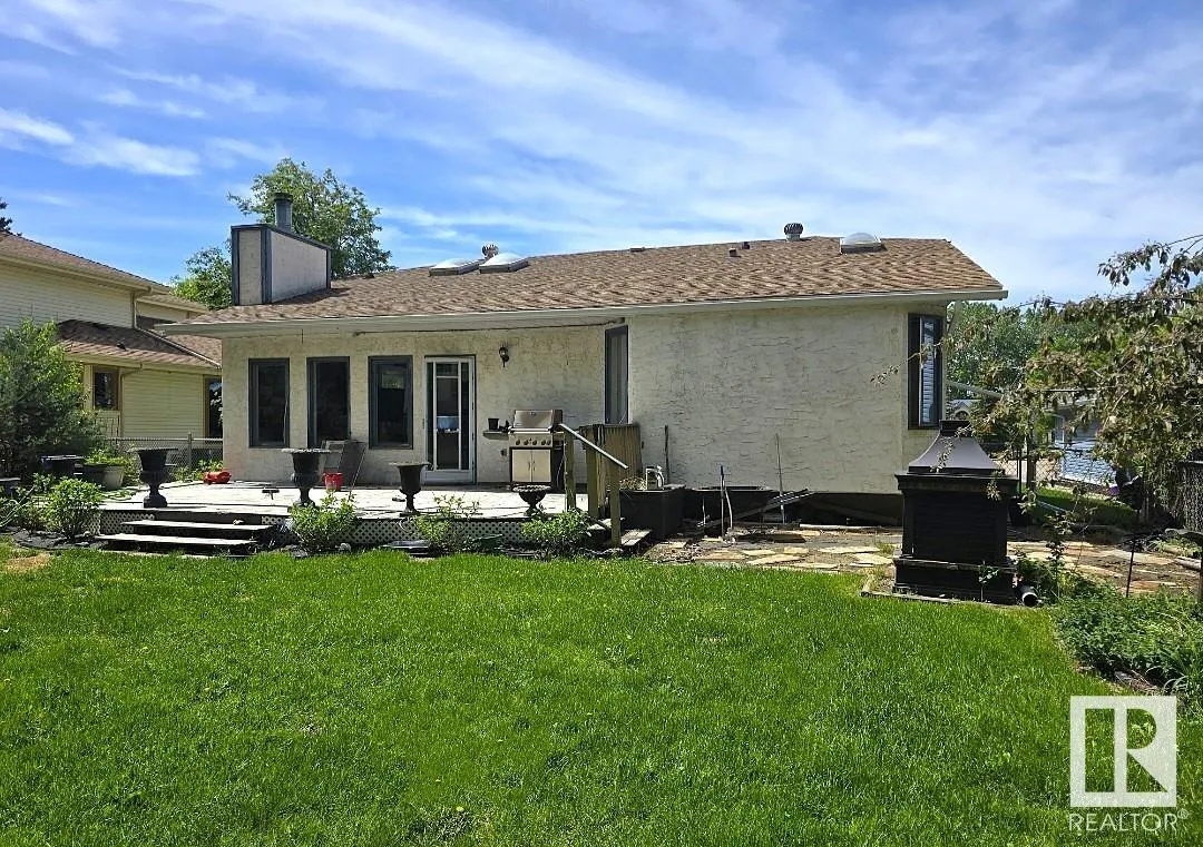 17 FIELDSTONE Drive