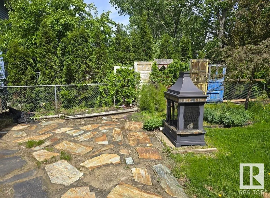 17 FIELDSTONE Drive