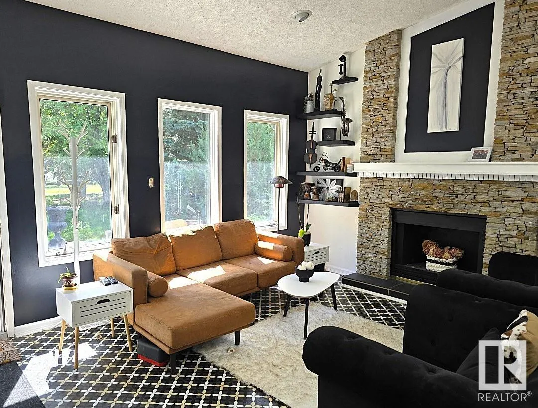17 FIELDSTONE Drive