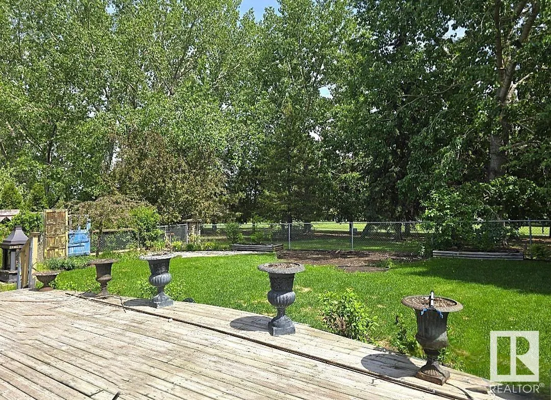 17 FIELDSTONE Drive