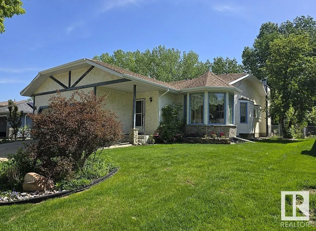 17 FIELDSTONE Drive