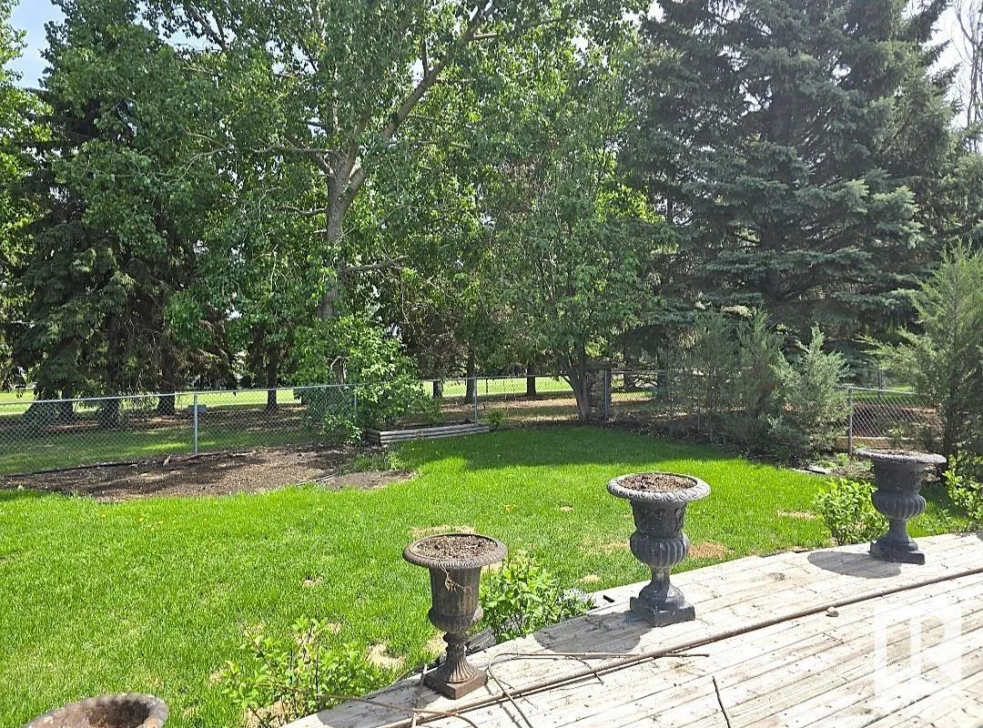 17 FIELDSTONE Drive