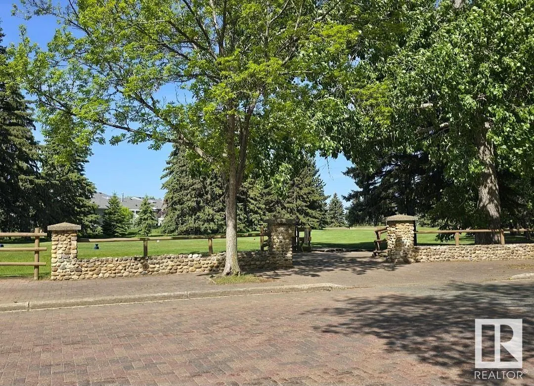 17 FIELDSTONE Drive