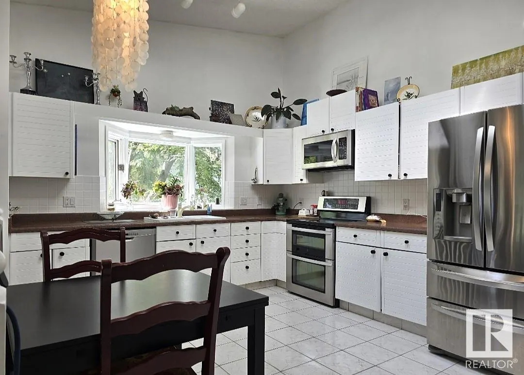 17 FIELDSTONE Drive