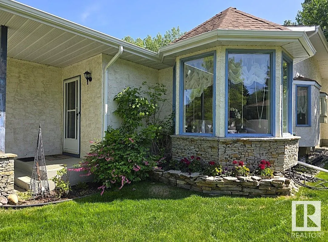 17 FIELDSTONE Drive