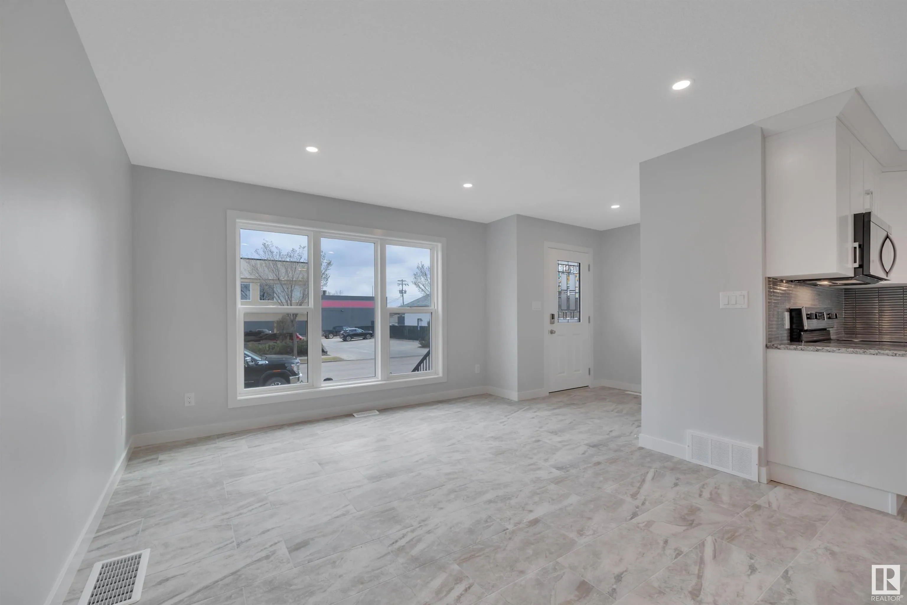 5006 & 5008 48 Avenue