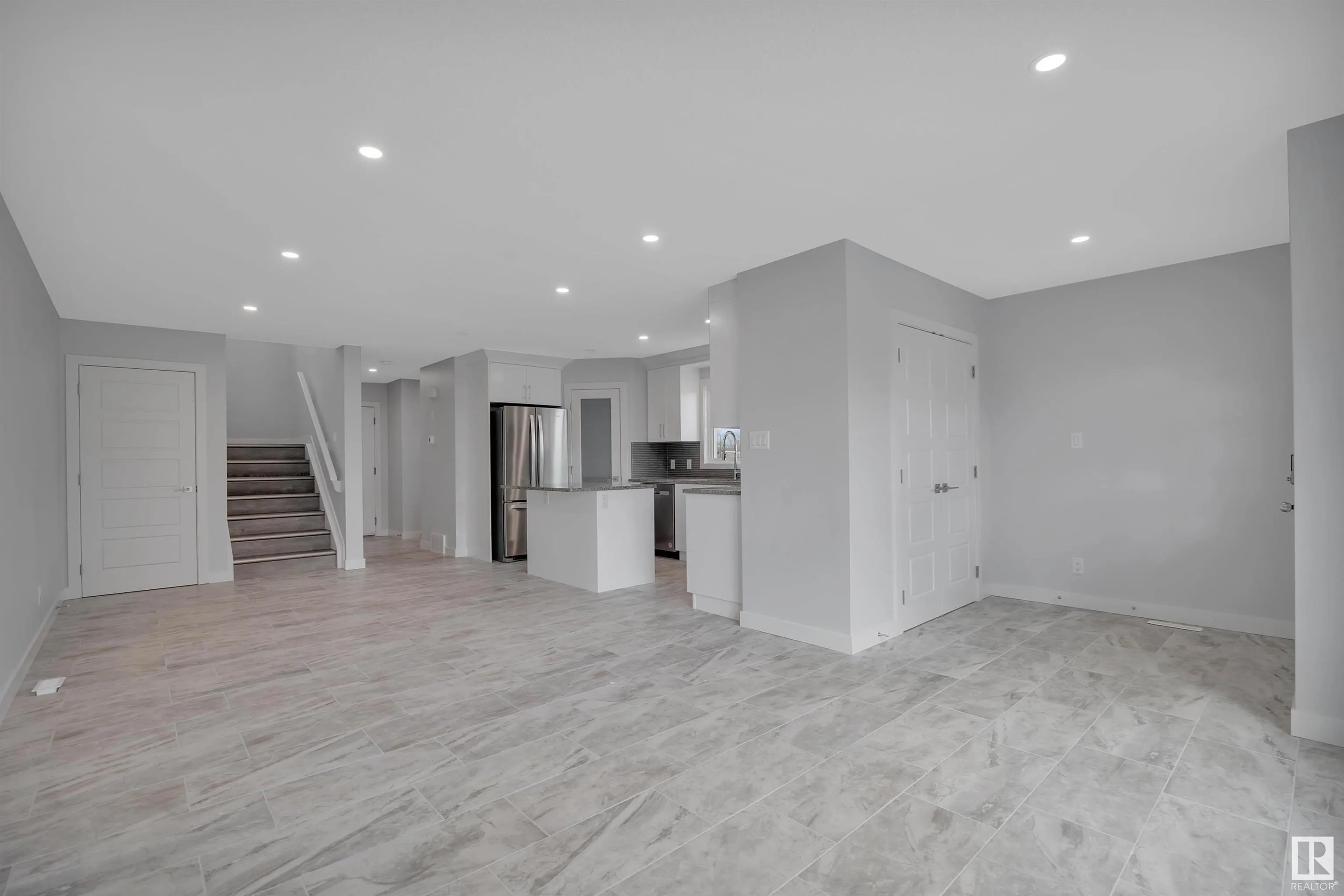 5006 & 5008 48 Avenue
