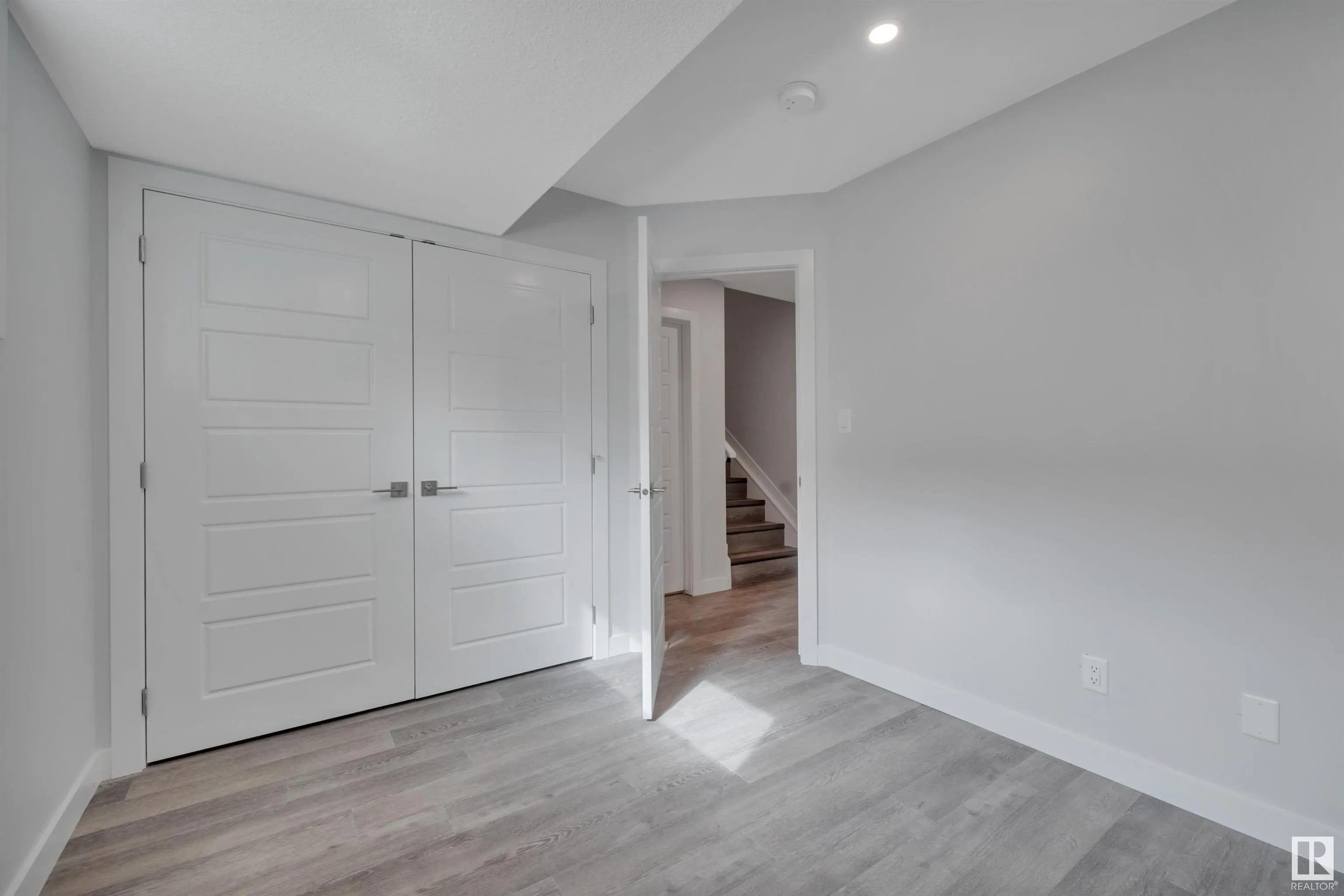 5006 & 5008 48 Avenue