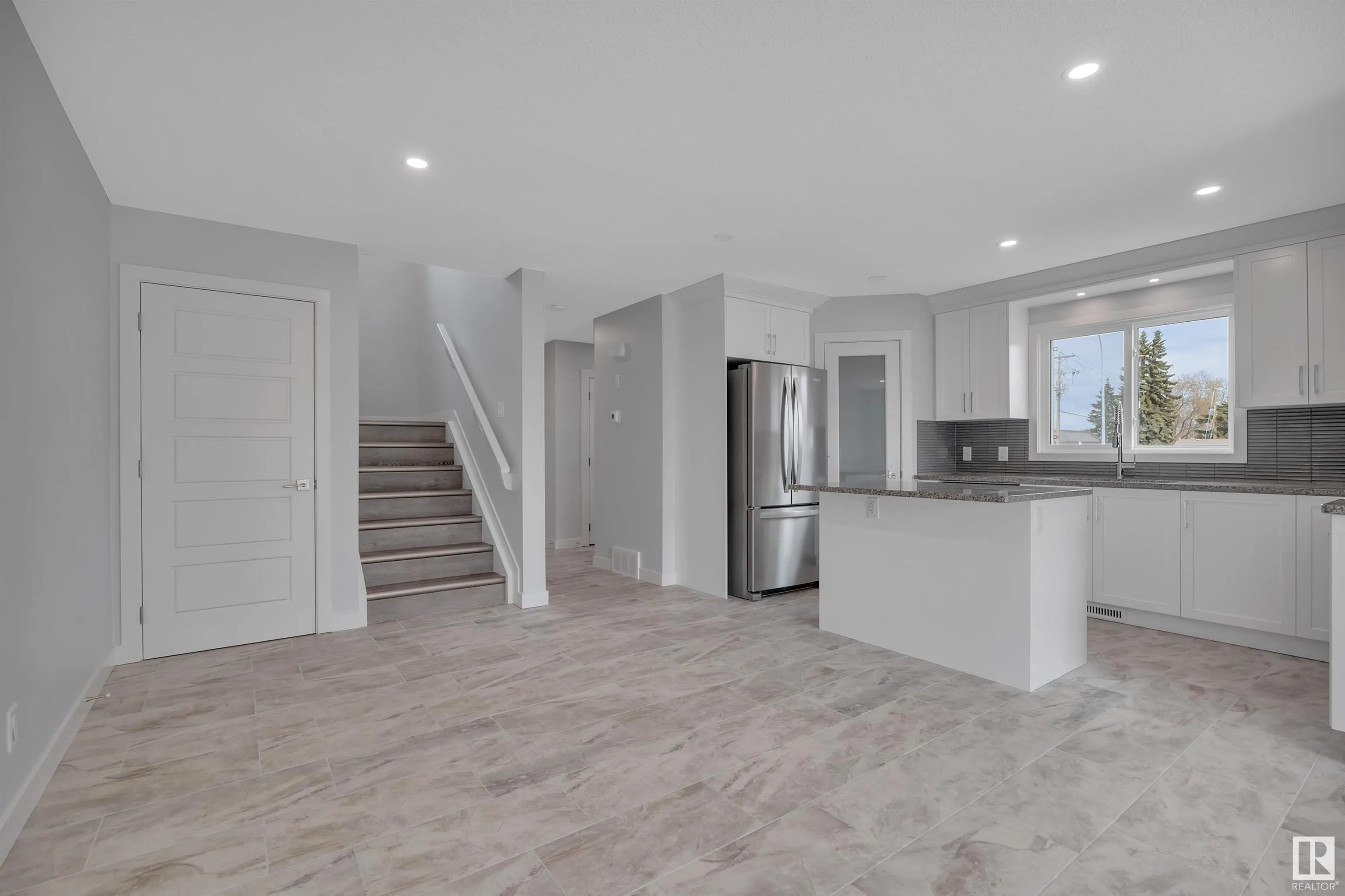5006 & 5008 48 Avenue