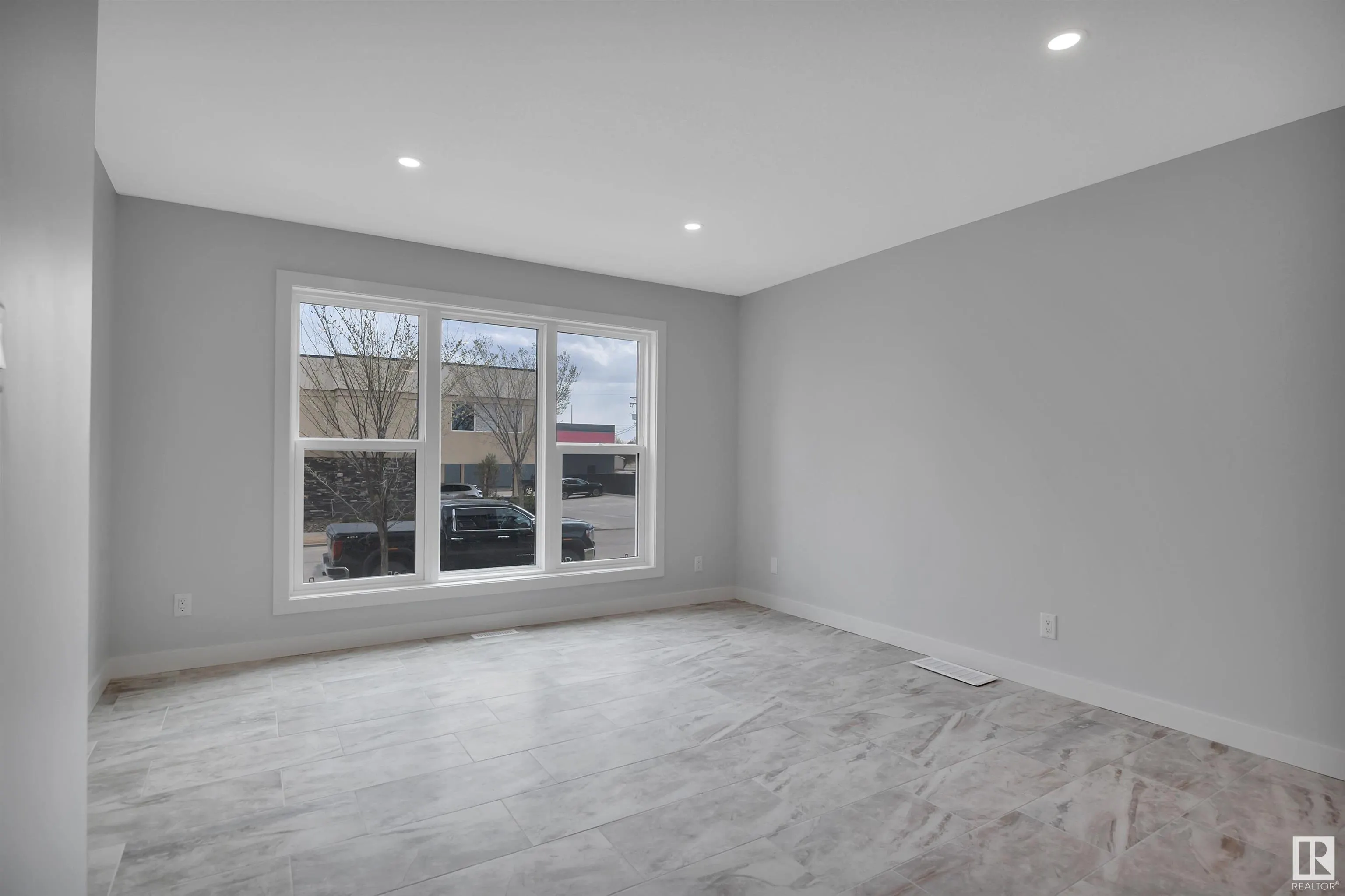 5006 & 5008 48 Avenue