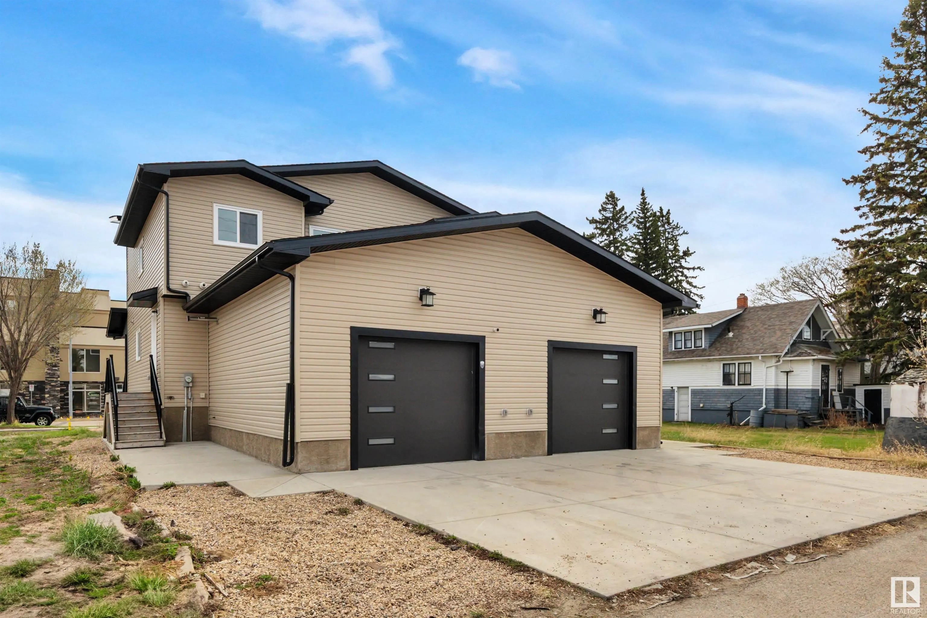 5006 & 5008 48 Avenue
