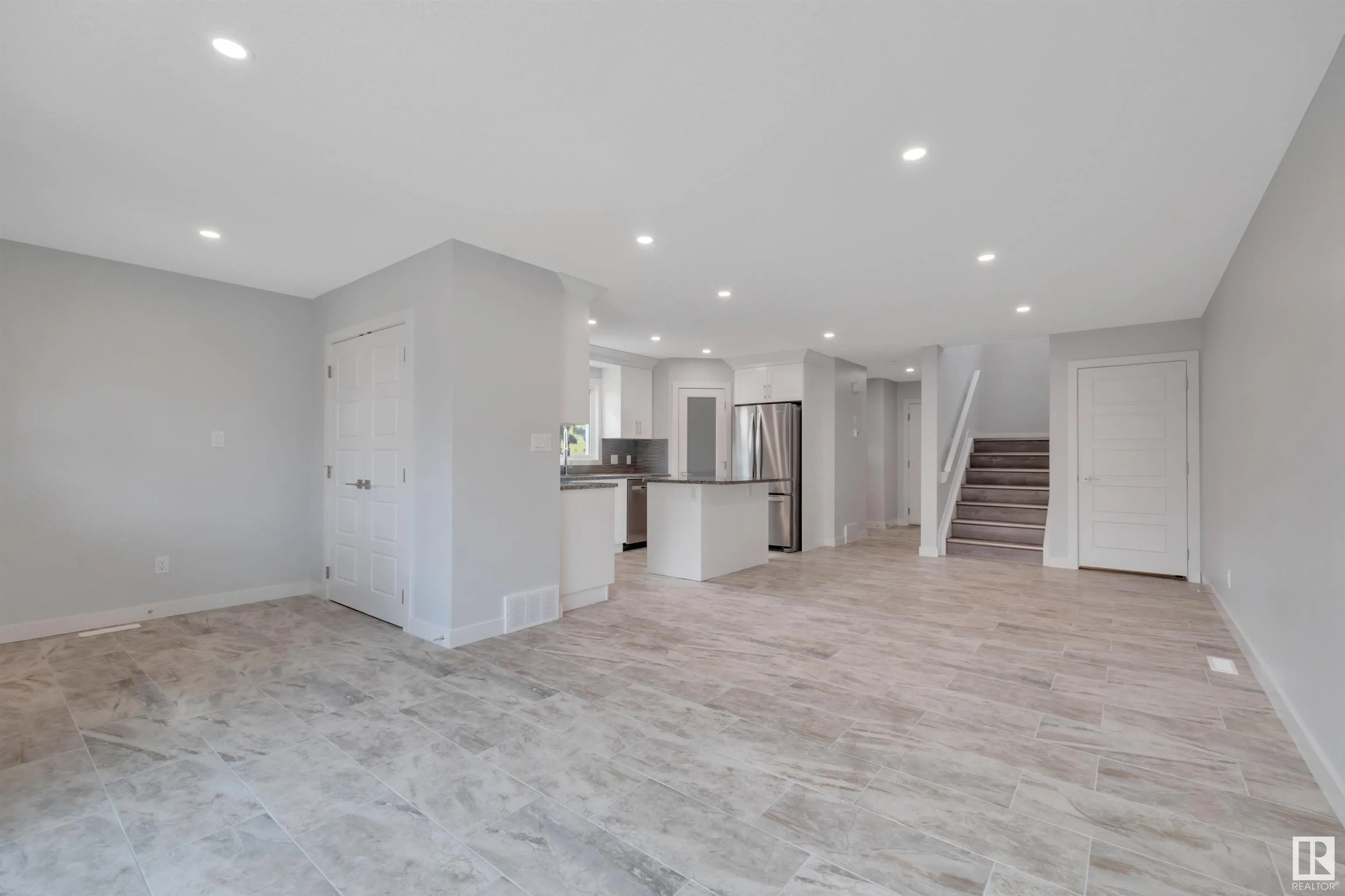 5006 & 5008 48 Avenue