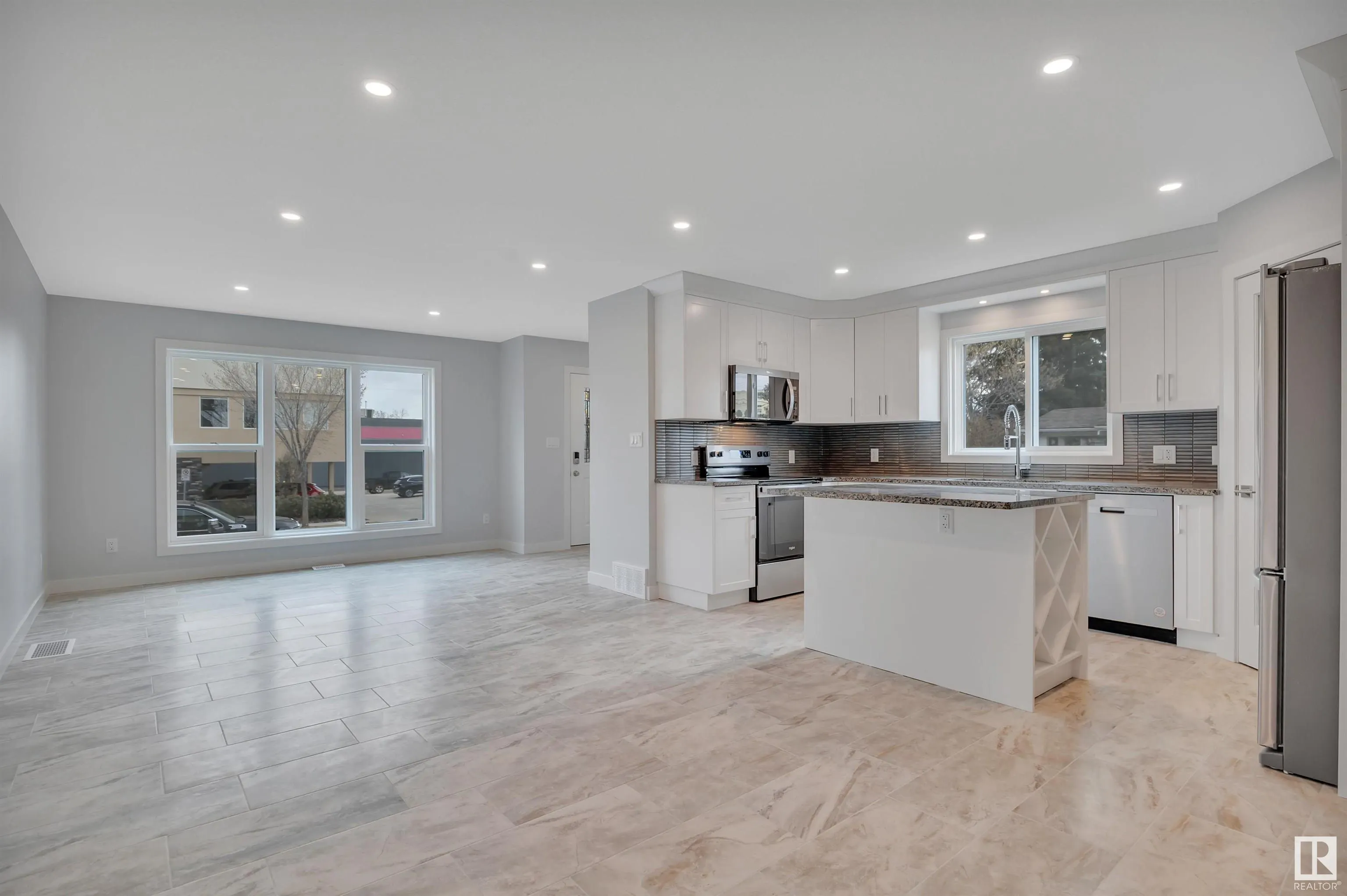 5006 & 5008 48 Avenue