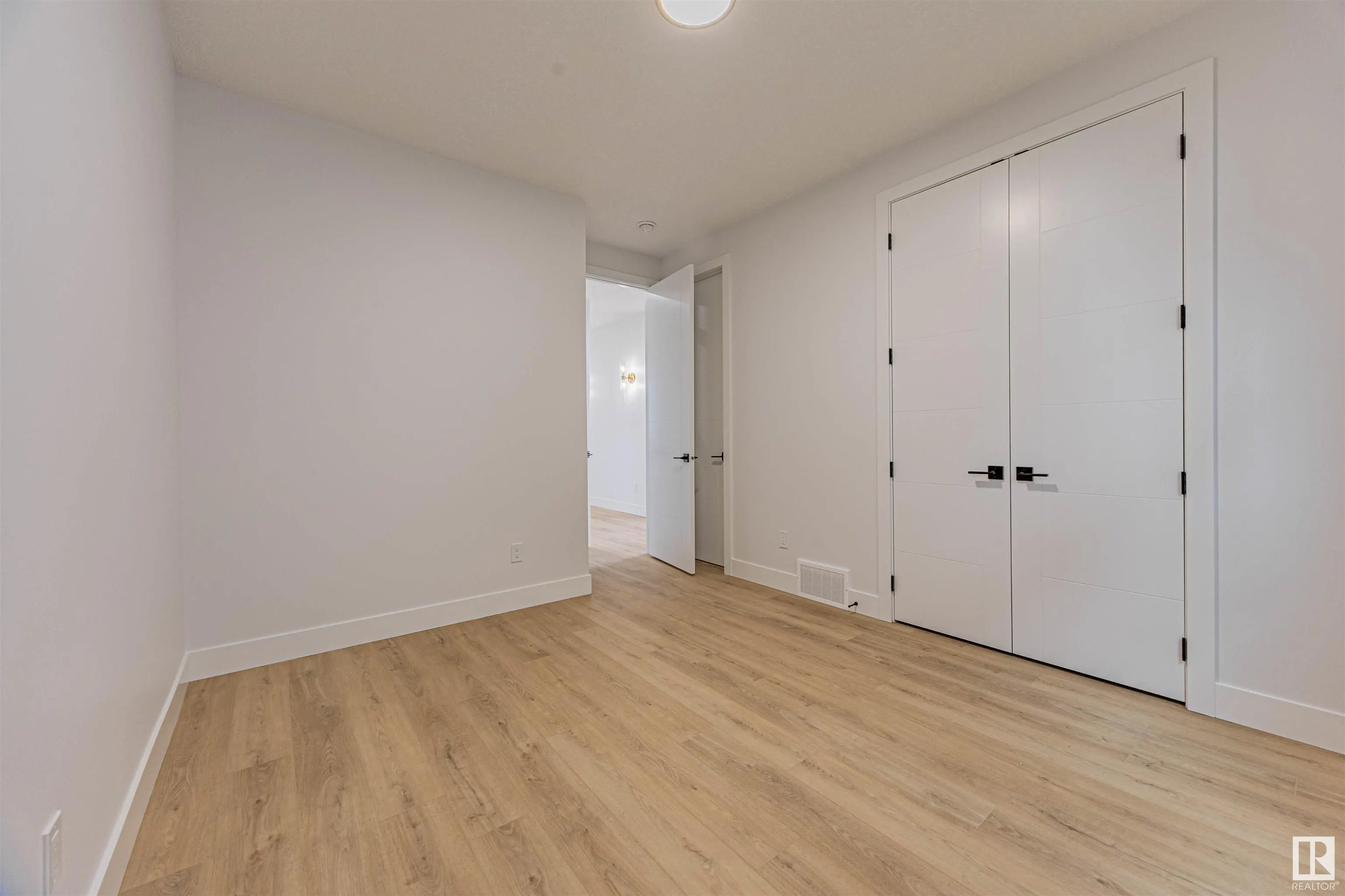 25 BIRKSHIRE Crescent