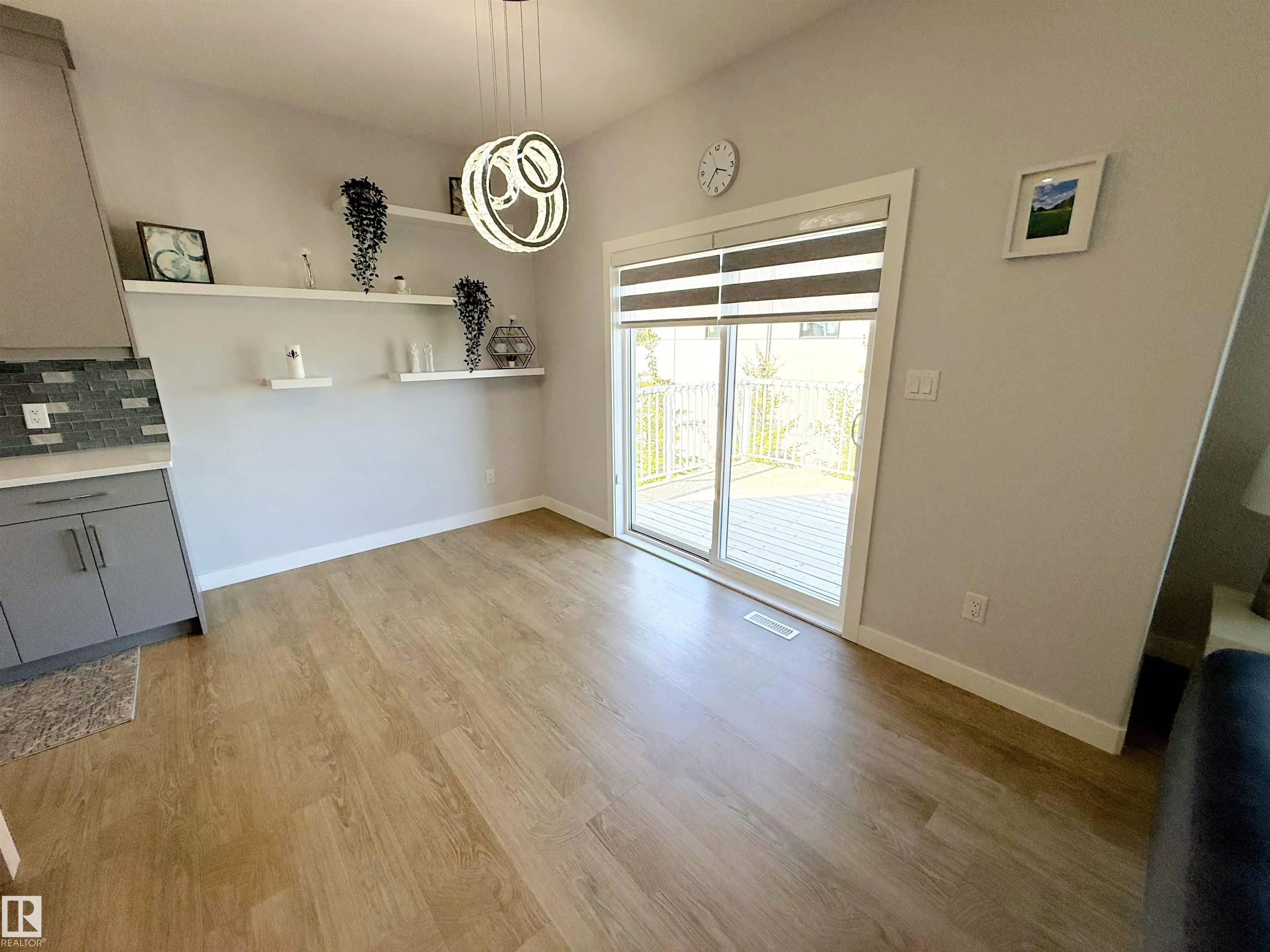 82 MEADOWLAND Way