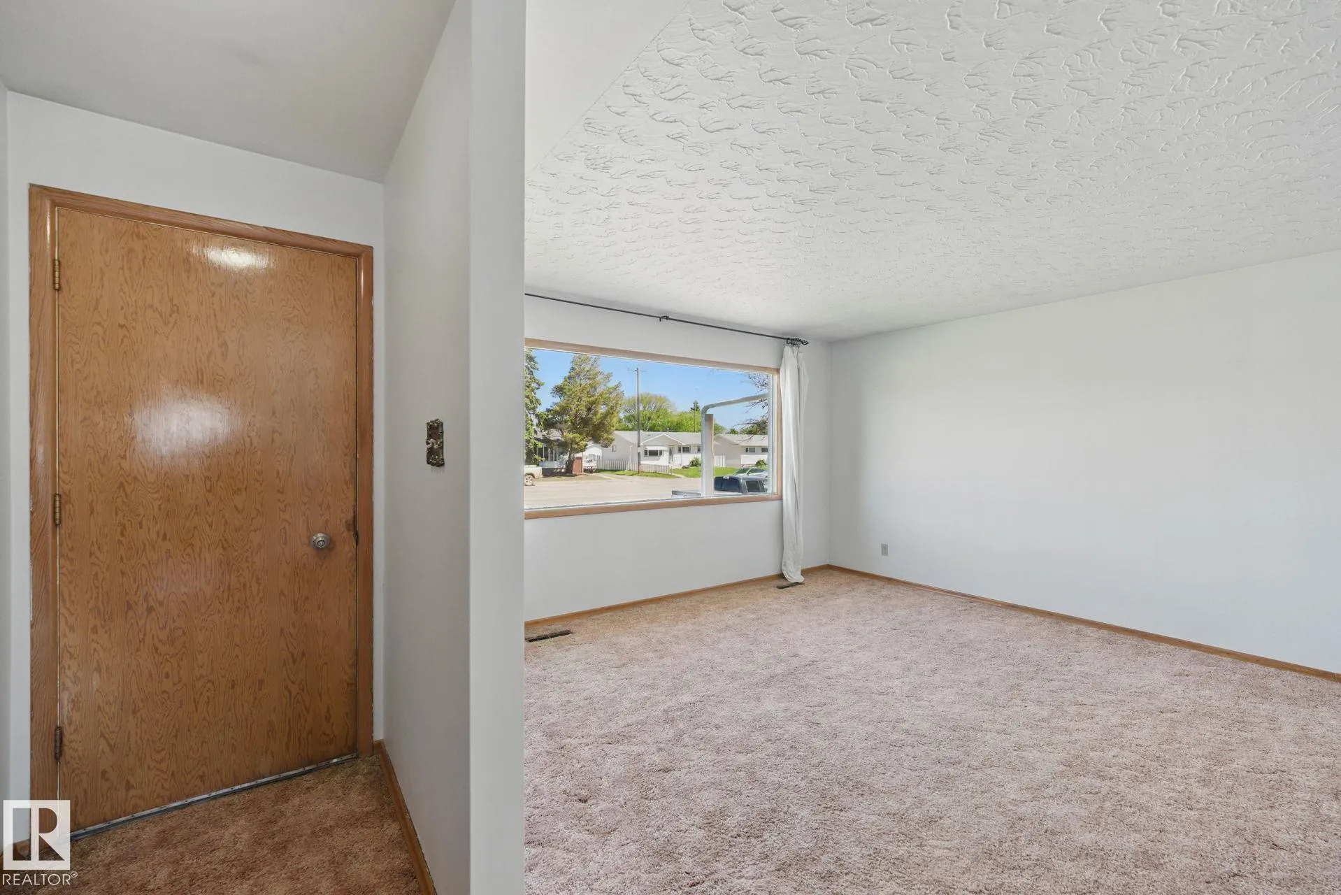 16041 95 Avenue