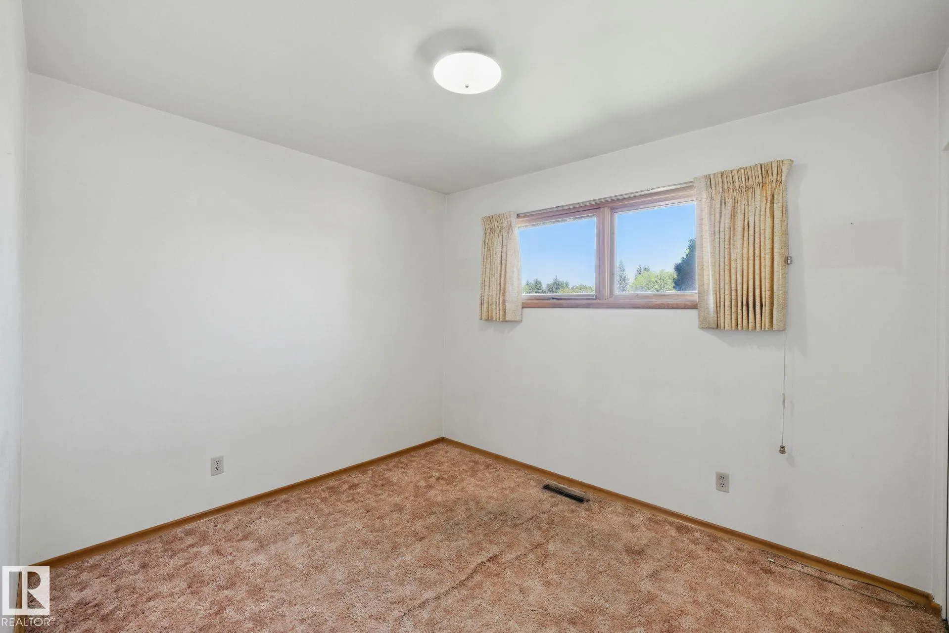 16041 95 Avenue