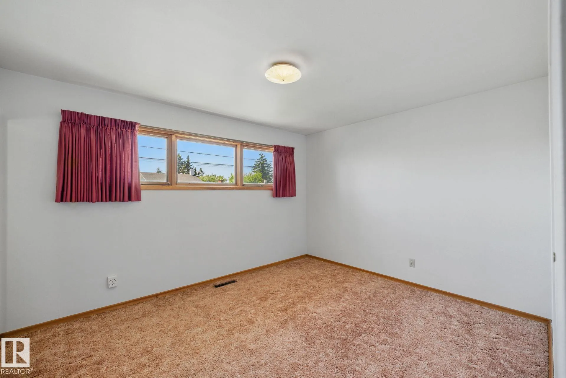 16041 95 Avenue