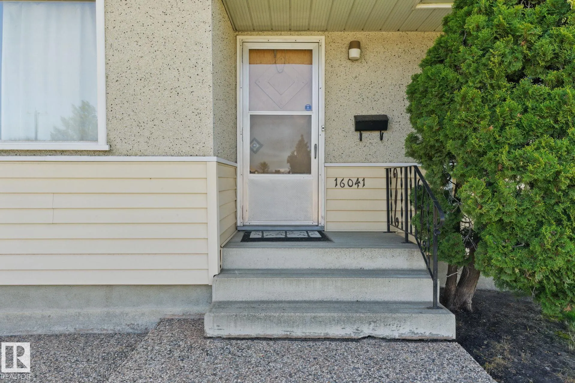 16041 95 Avenue