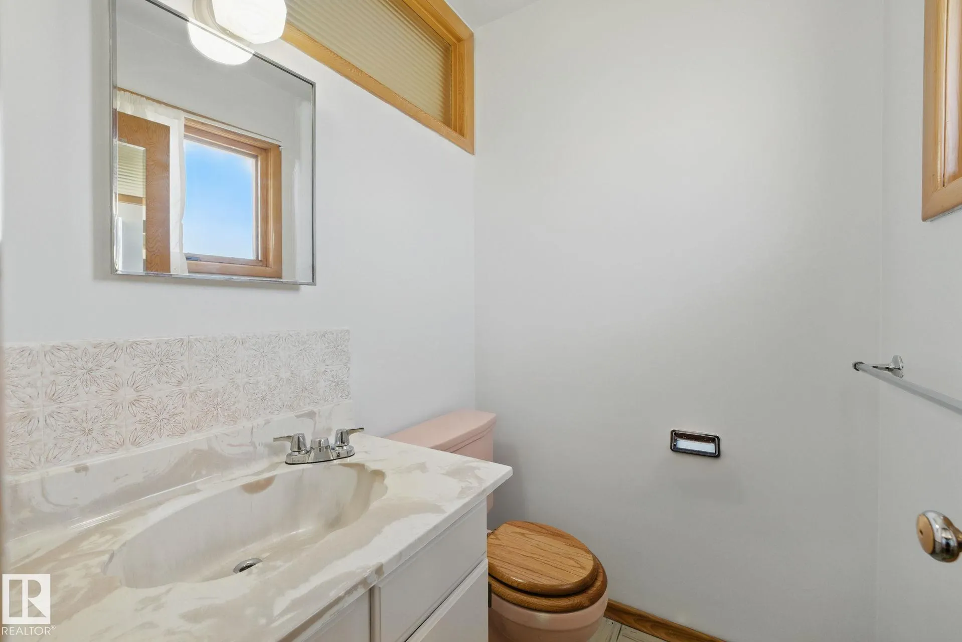 16041 95 Avenue
