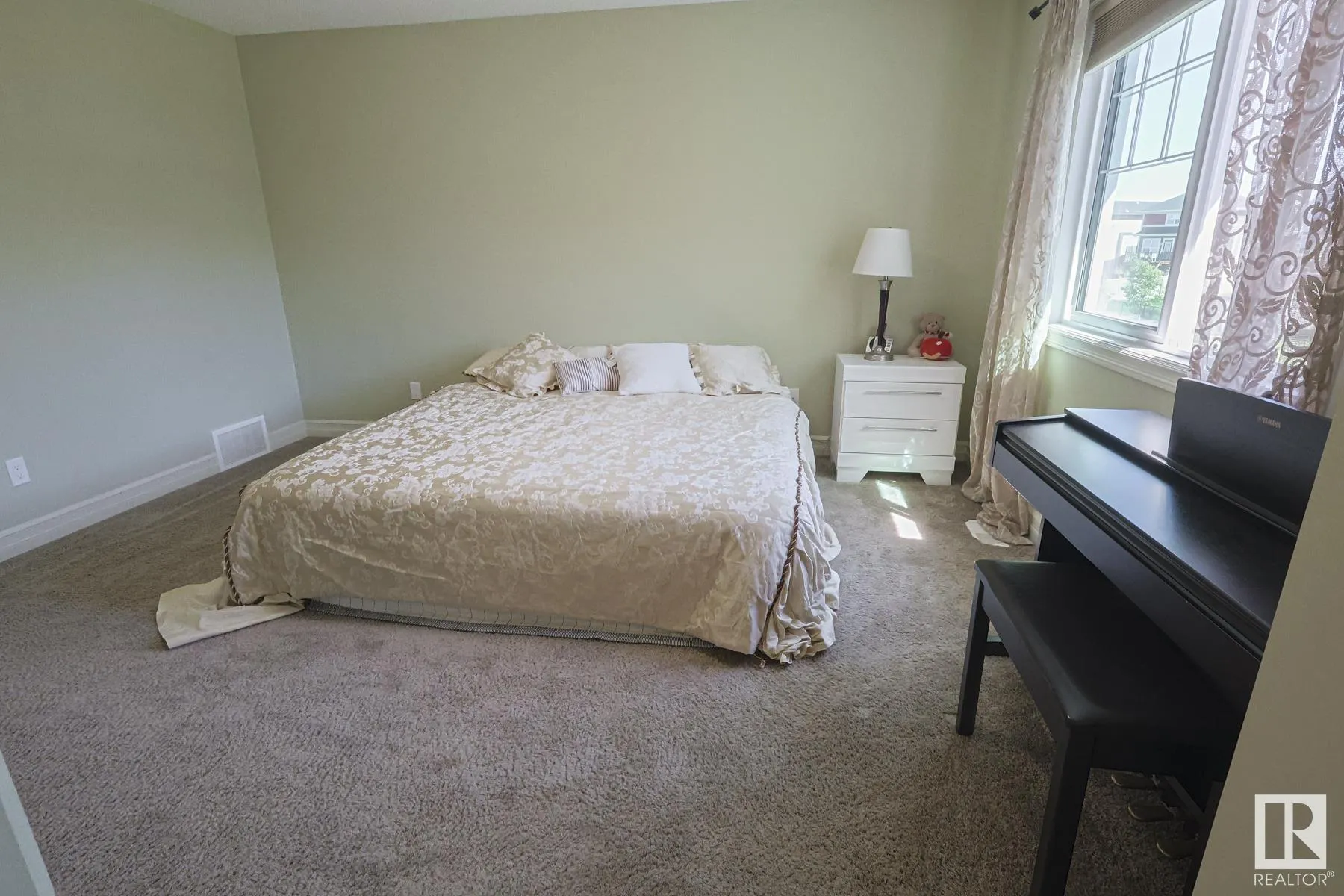 3247 ABBOTT Crescent