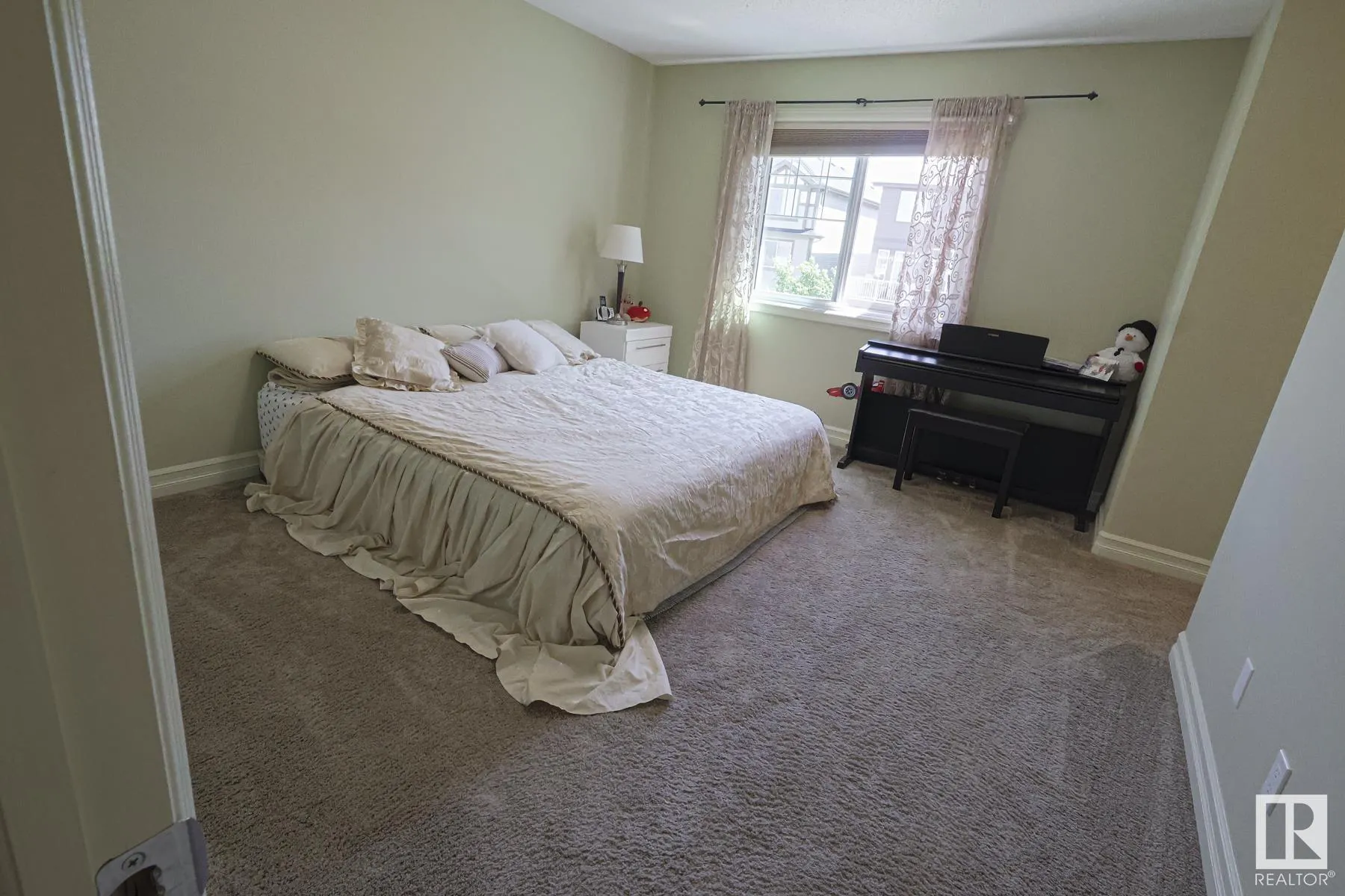 3247 ABBOTT Crescent