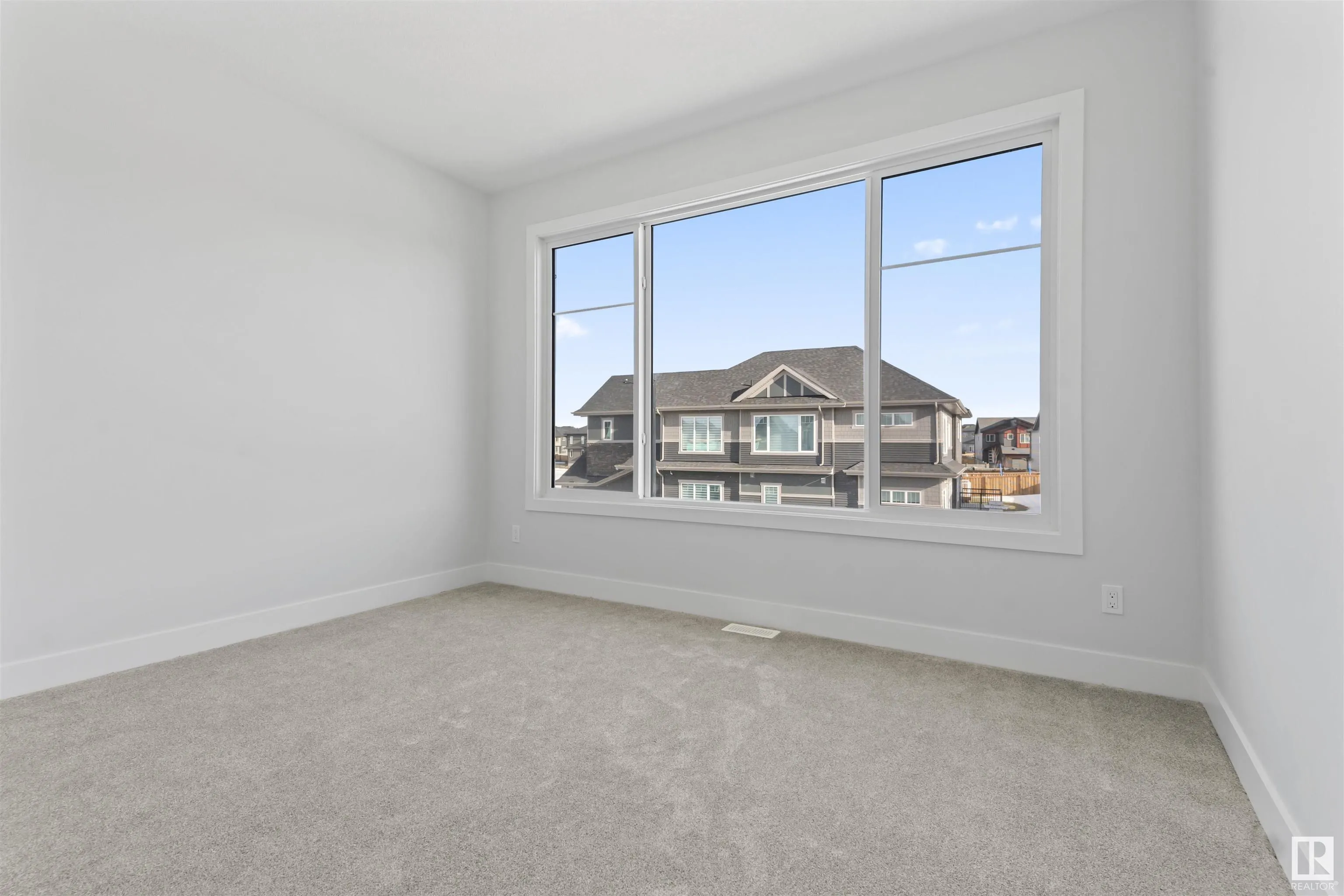 340 ROBERTS Wynd