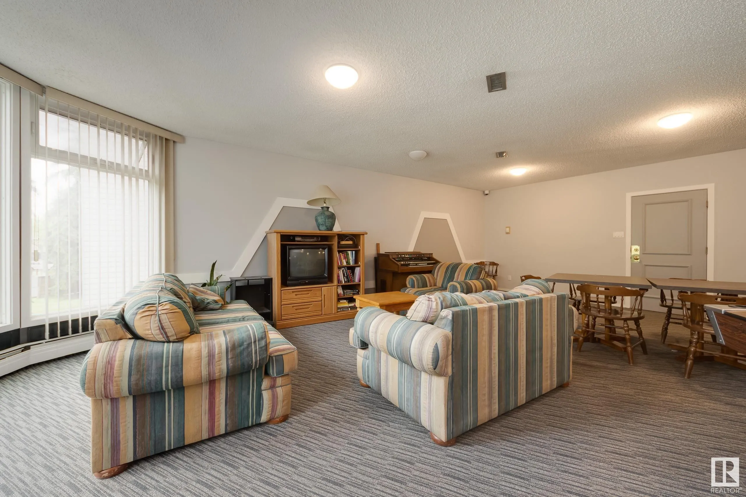 5125 RIVERBEND Road