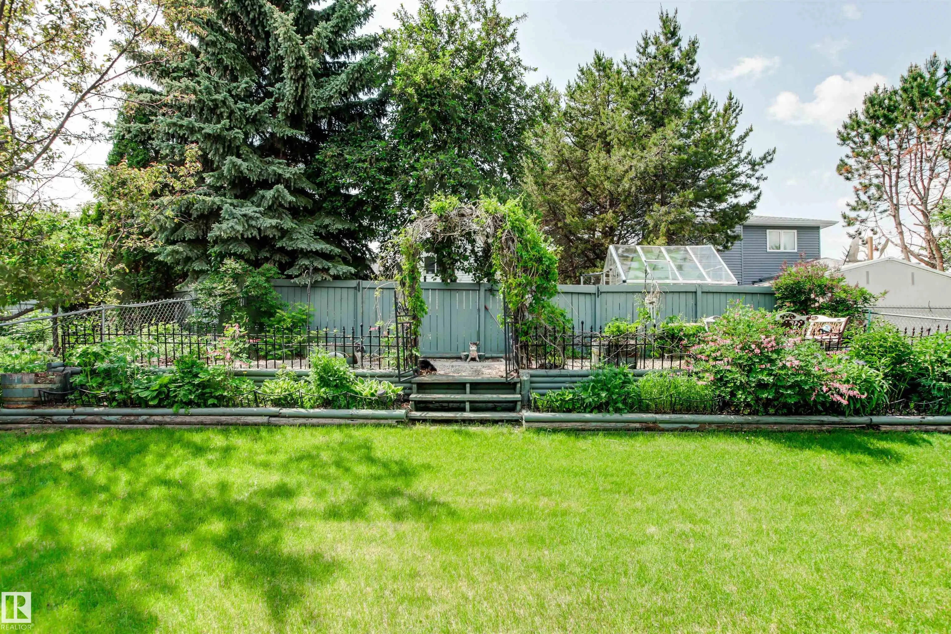 13 ABERDEEN Crescent