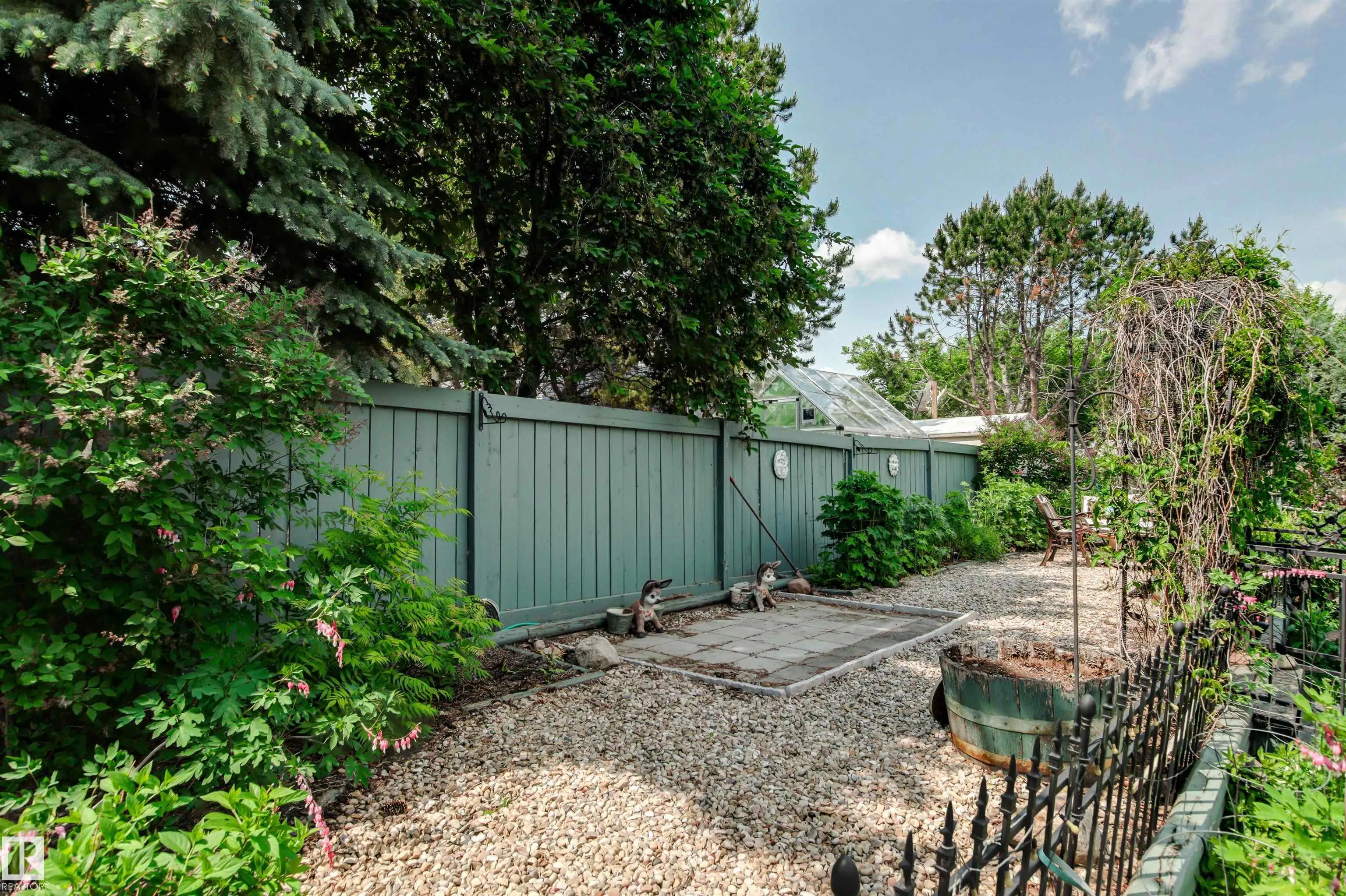 13 ABERDEEN Crescent