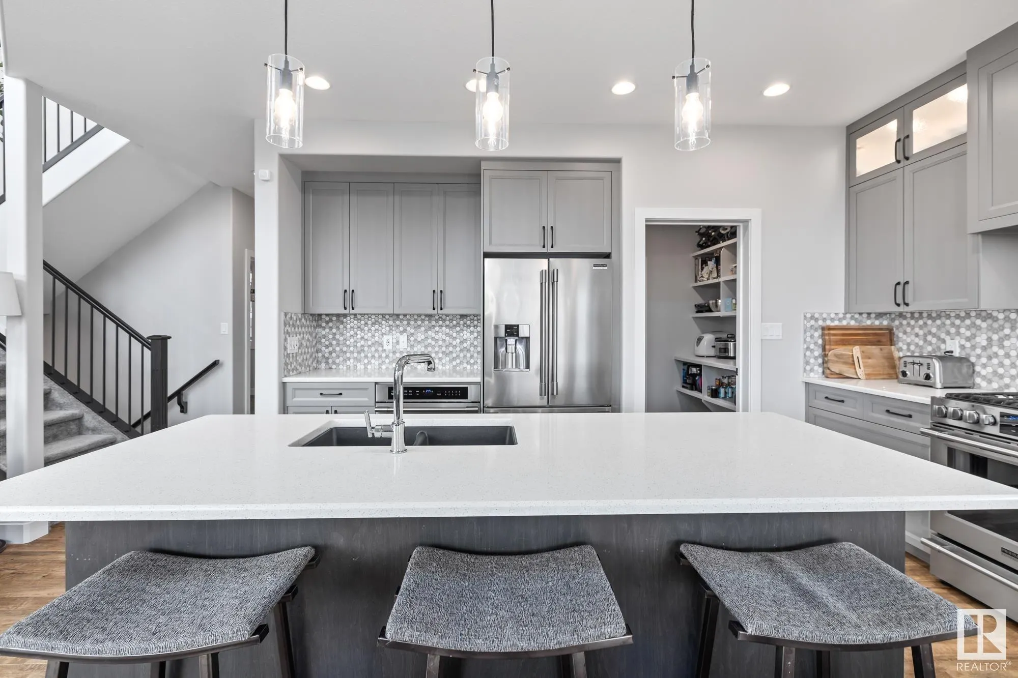 6811 Knox Loop