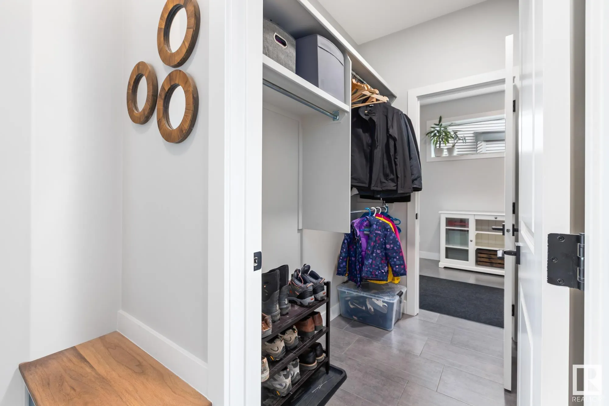 6811 Knox Loop