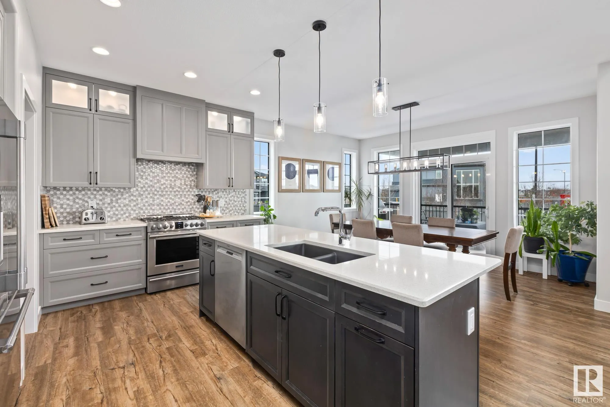 6811 Knox Loop