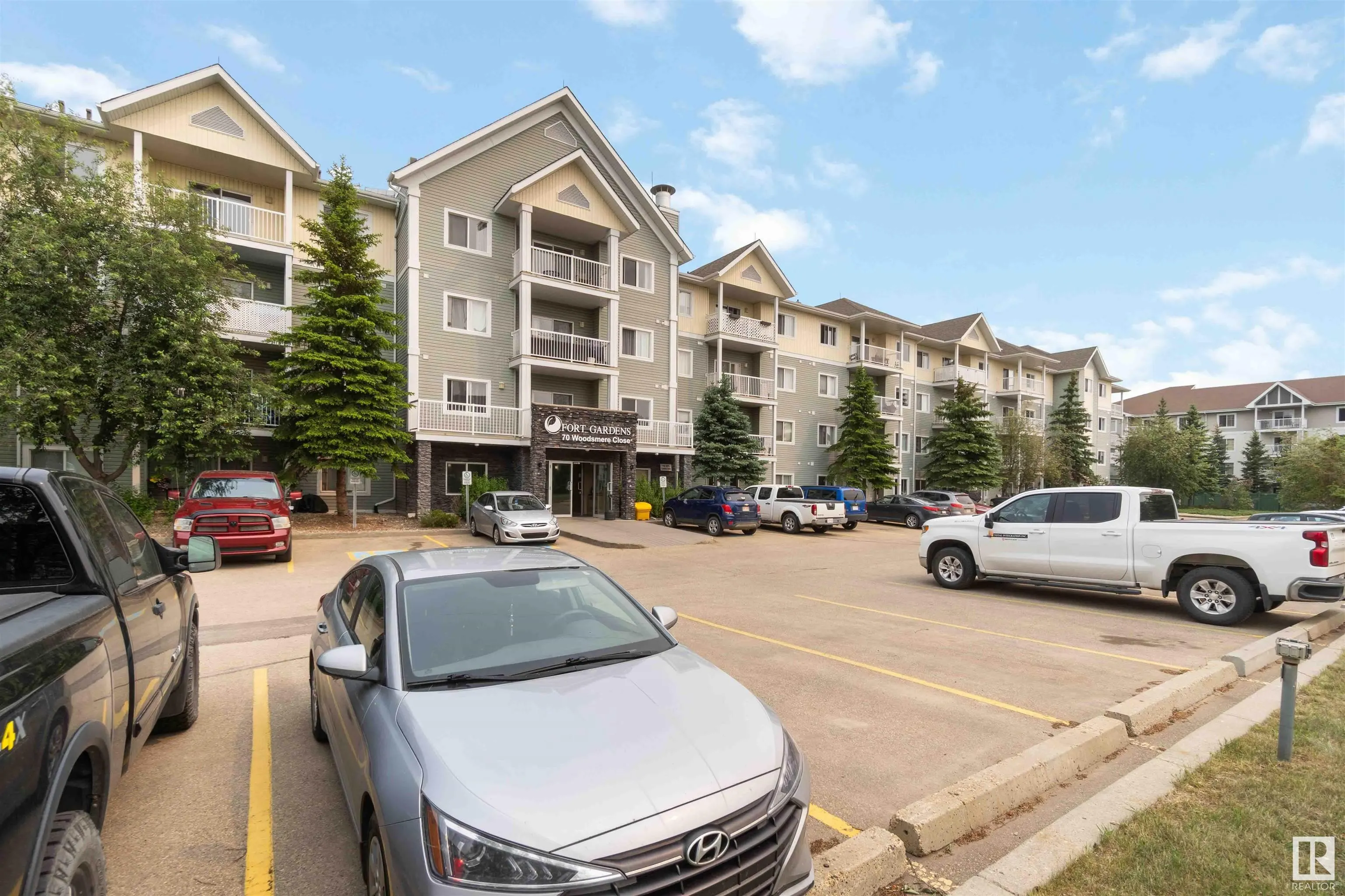 70 WOODSMERE Close