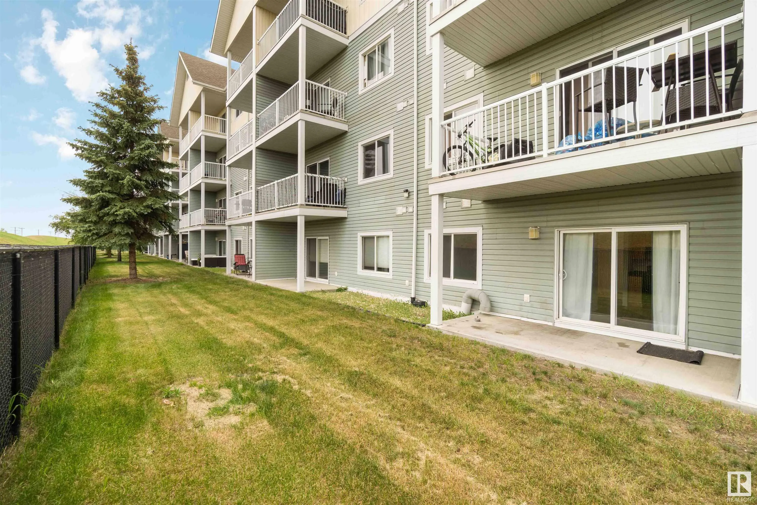 70 WOODSMERE Close
