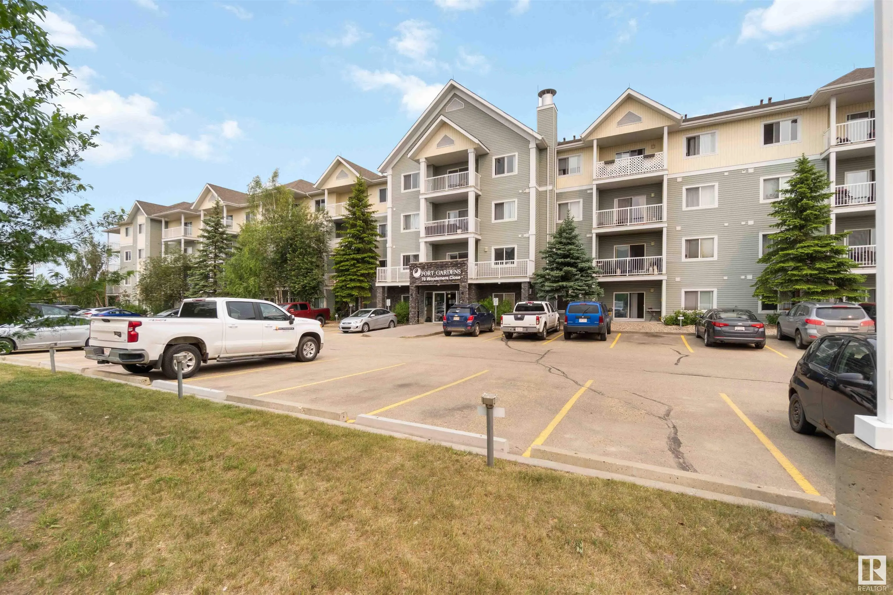 70 WOODSMERE Close
