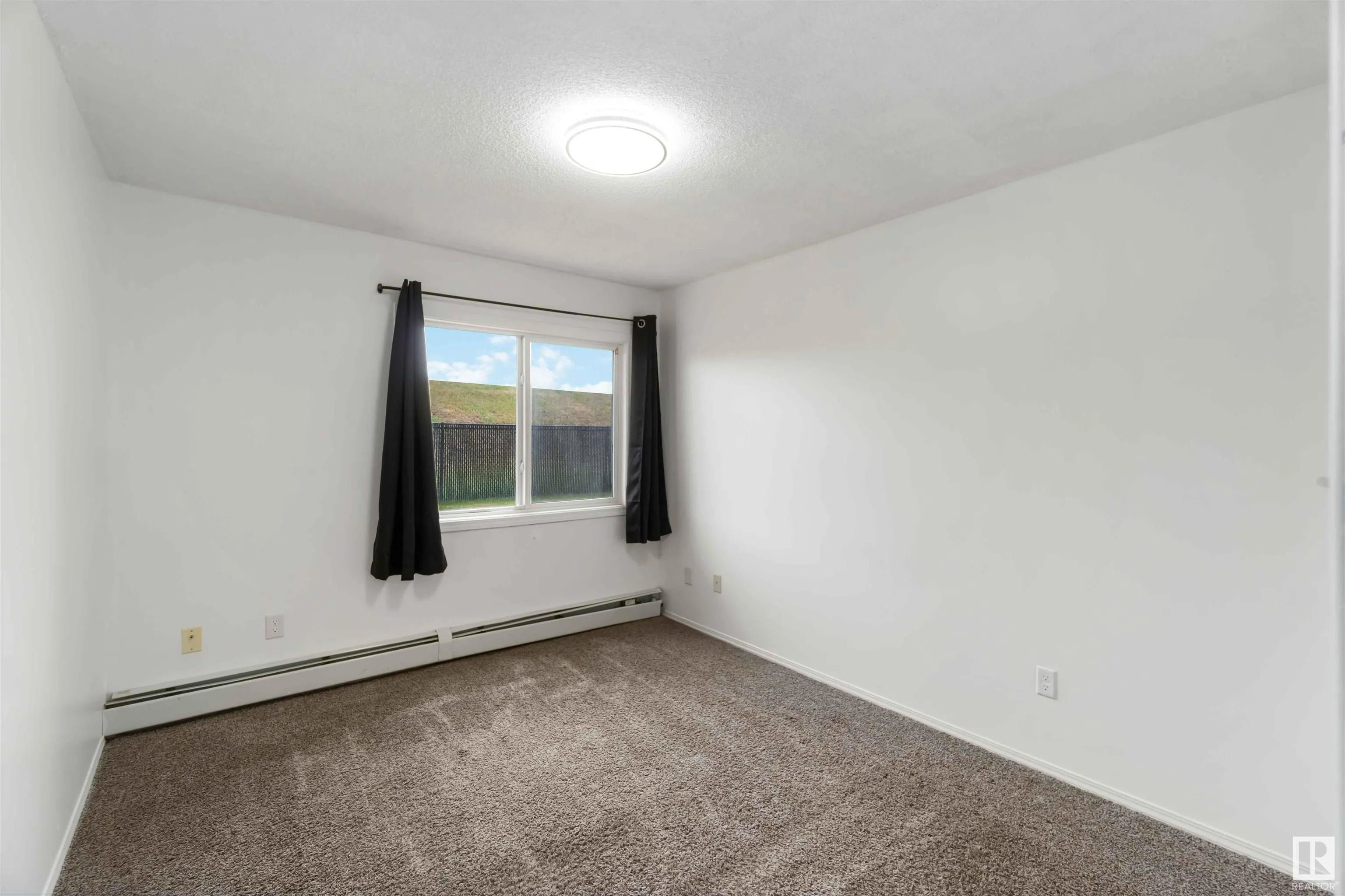 70 WOODSMERE Close