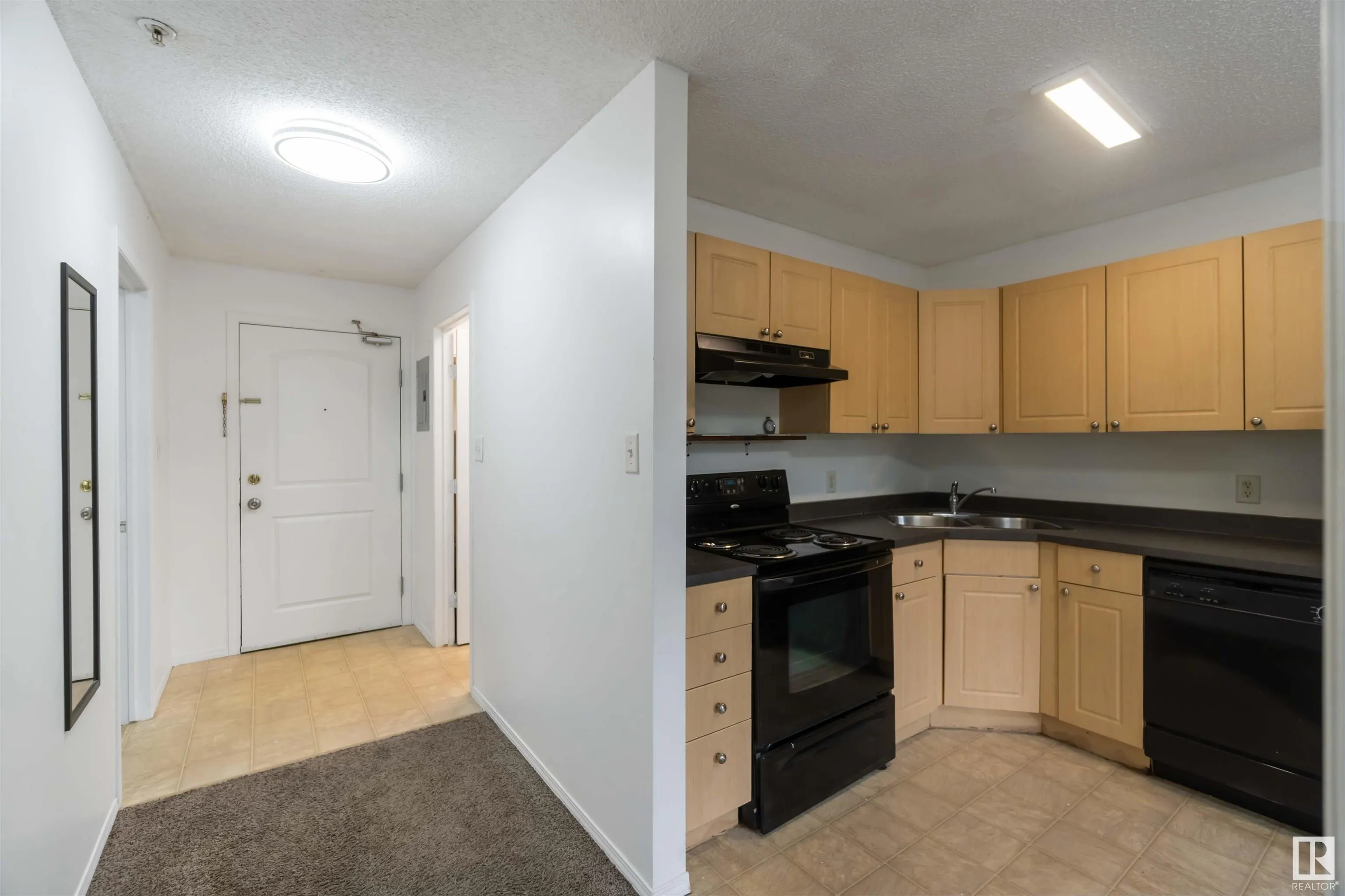 70 WOODSMERE Close