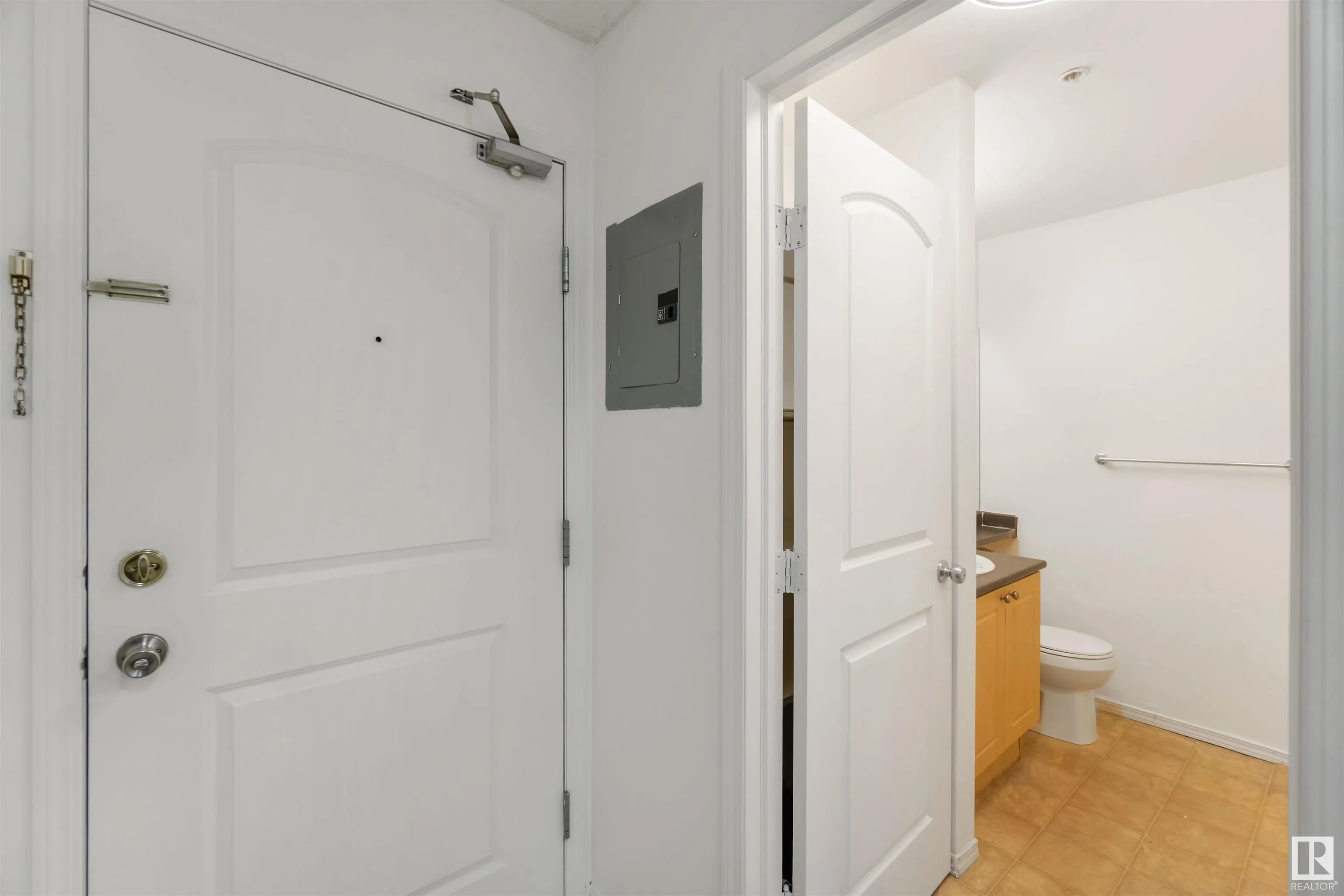 70 WOODSMERE Close