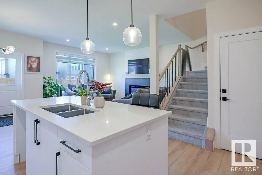 520 BLUFF Lane